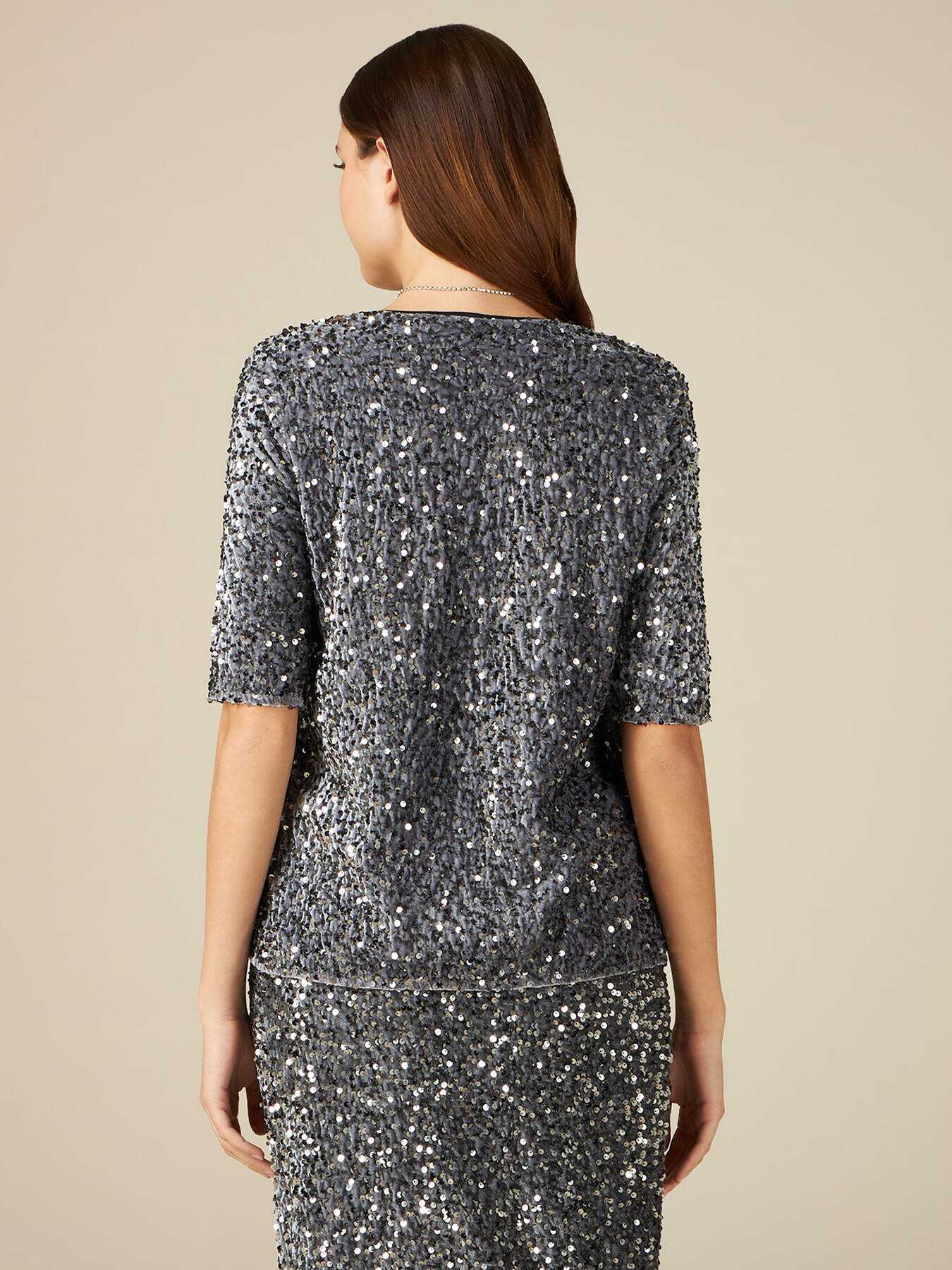 Blusa de terciopelo y lentejuelas image number 1