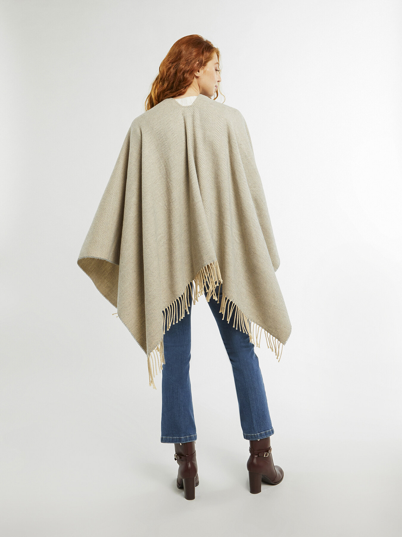 Poncho de tejido de espiga image number 1