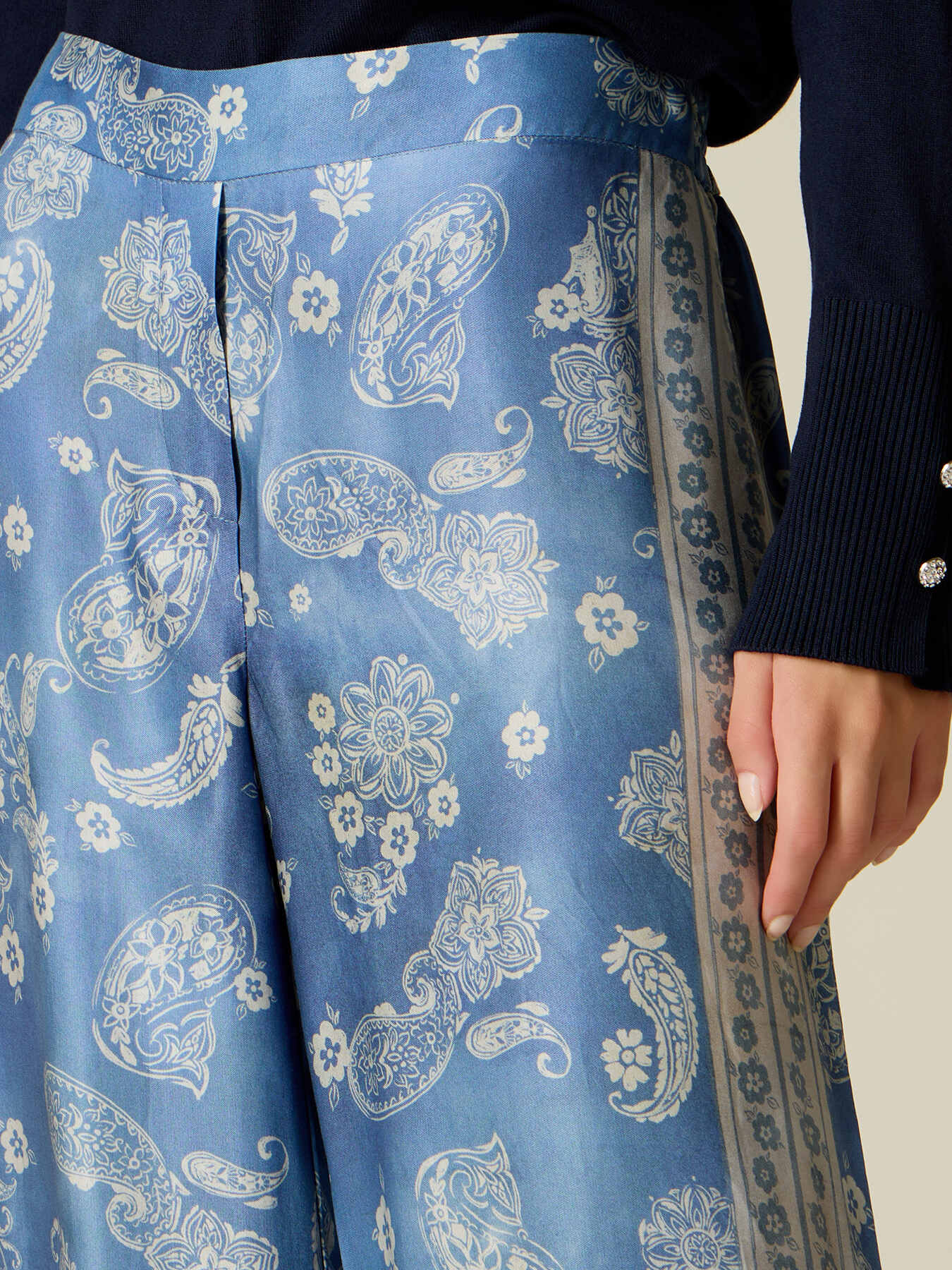 Pantaloni palazzo din satin cu imprimeu image number 2
