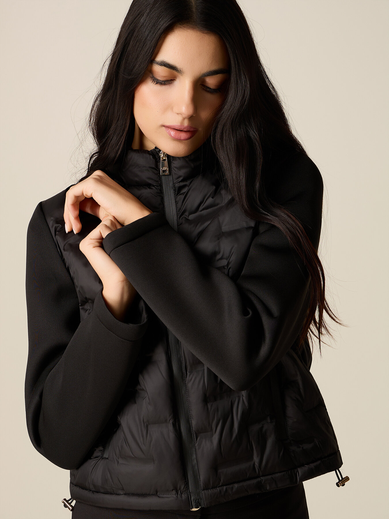 Lightweight puffer jacket with scuba sleeves image number 2