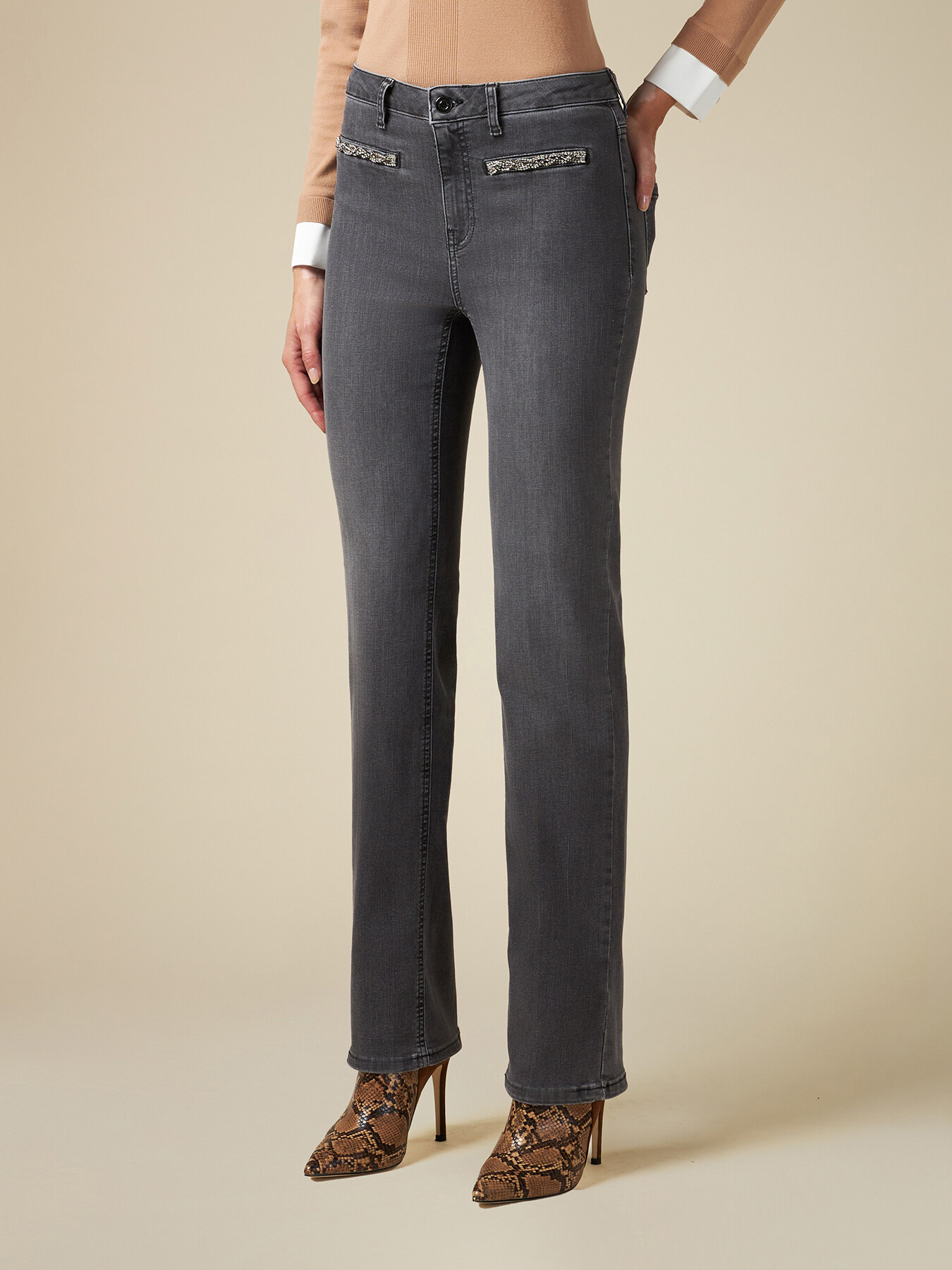Vaqueros regular grises ecol&oacute;gicos con bordado joya image number 3