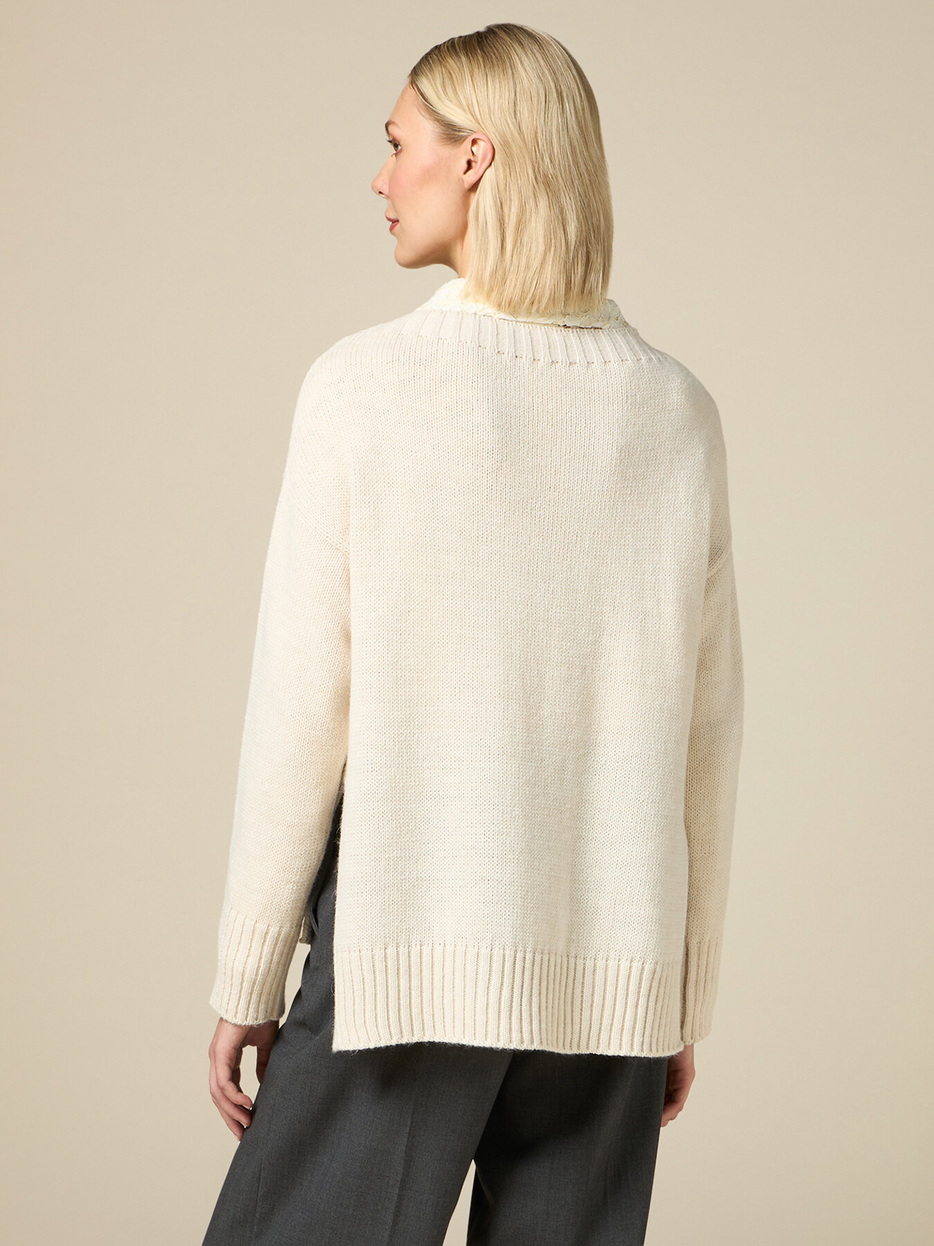 Jersey con flores aplicadas image number 1