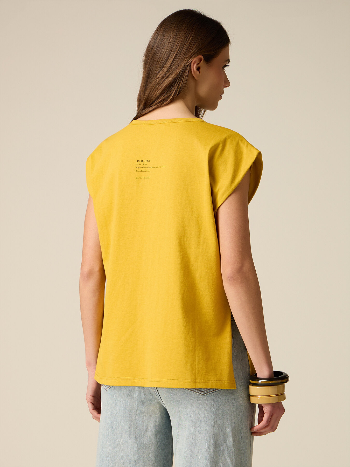 Camiseta con bordado de letras image number 1