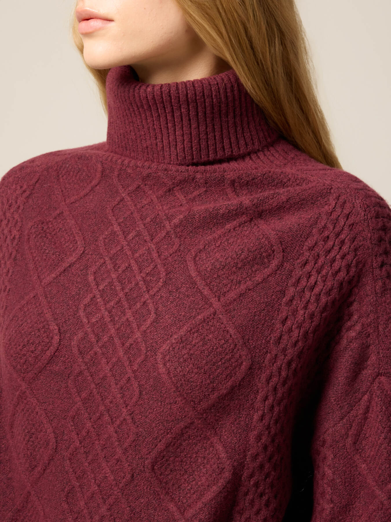 Rollkragenpullover aus Wollmischung mit Rautenmuster image number 2