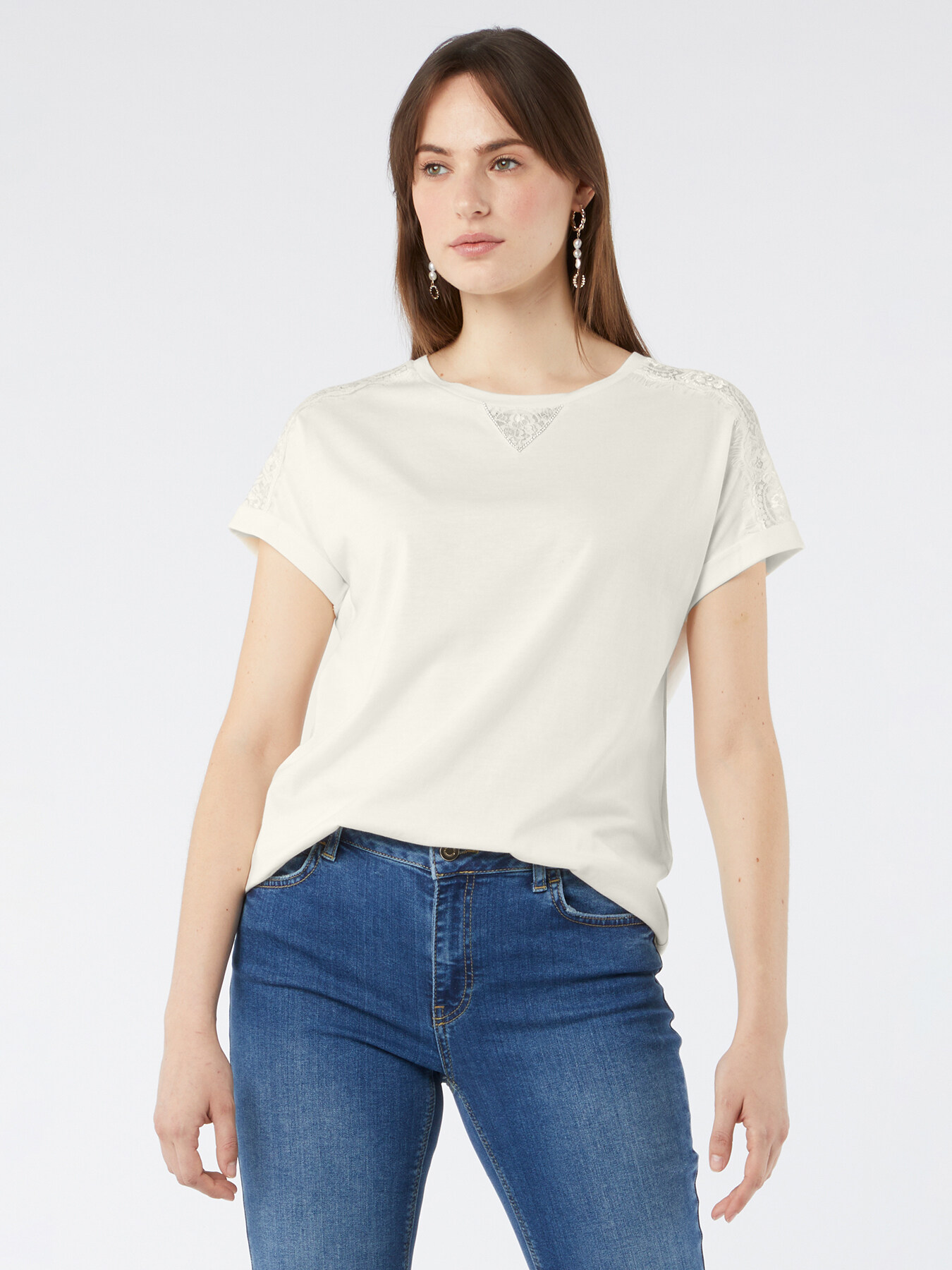 T-shirt con pizzo e strass image number 0