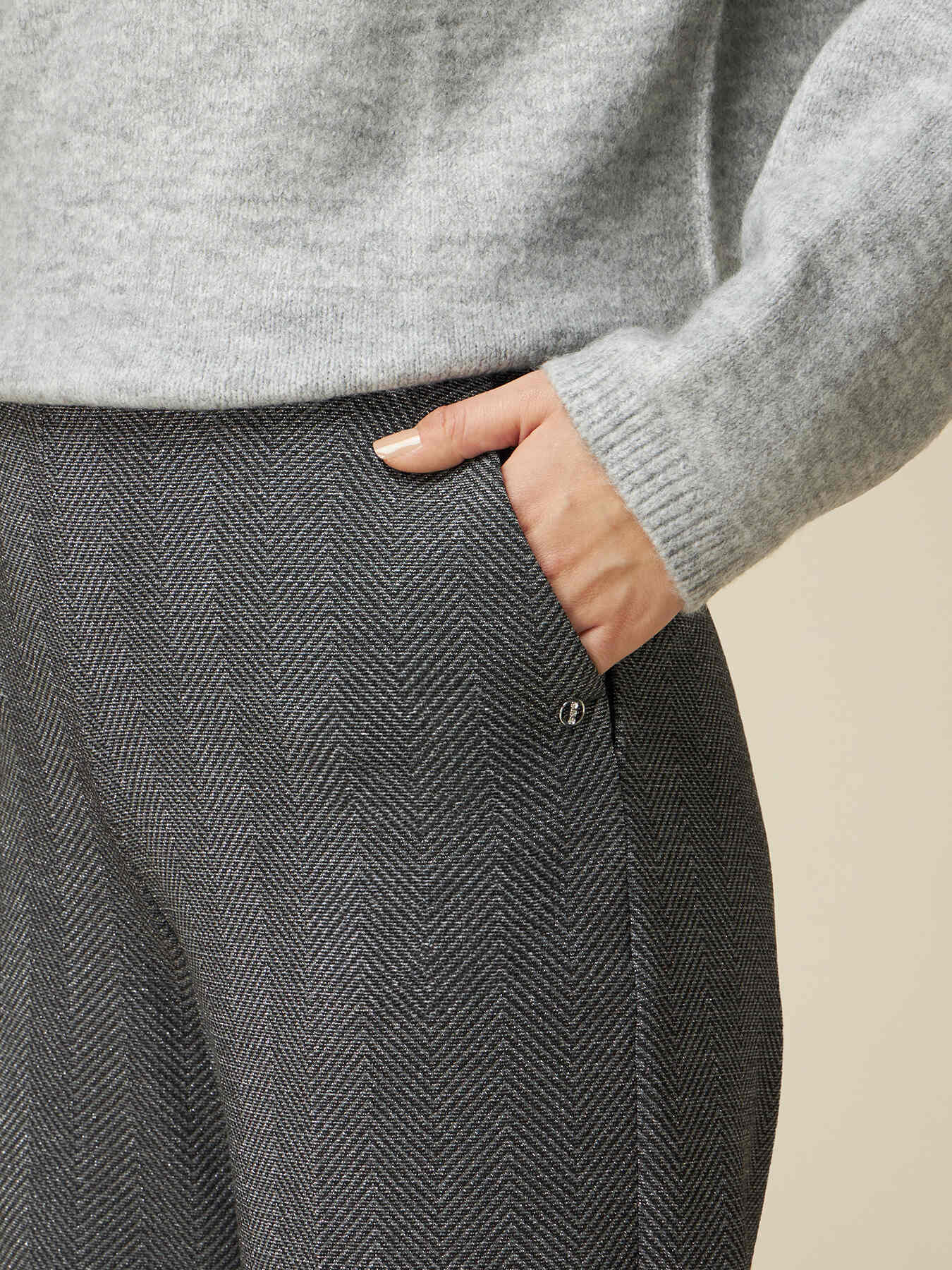Pantaloni in tessuto chevron lurex image number 2