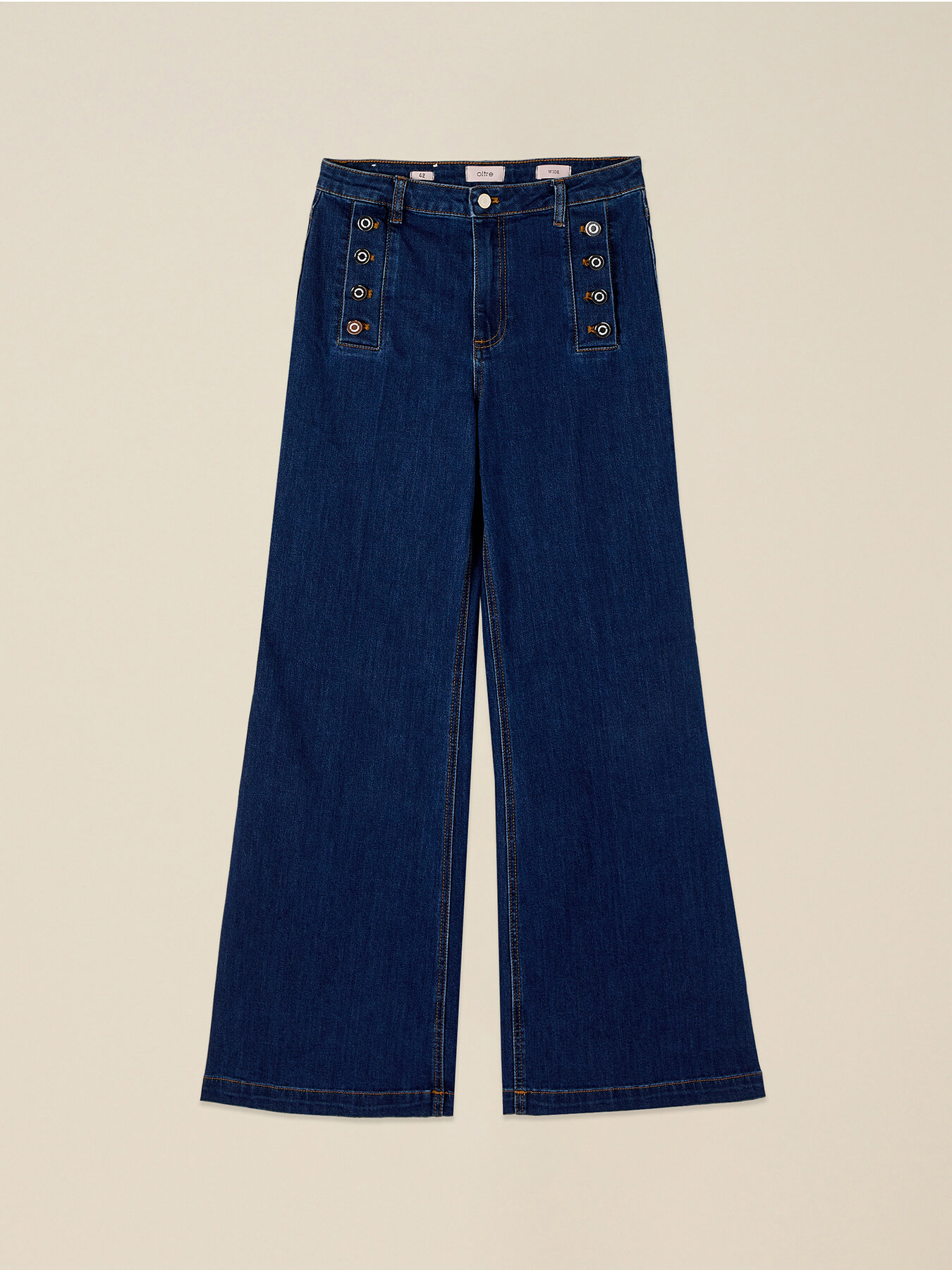 Jeans palazzo con botones decorativos image number 4