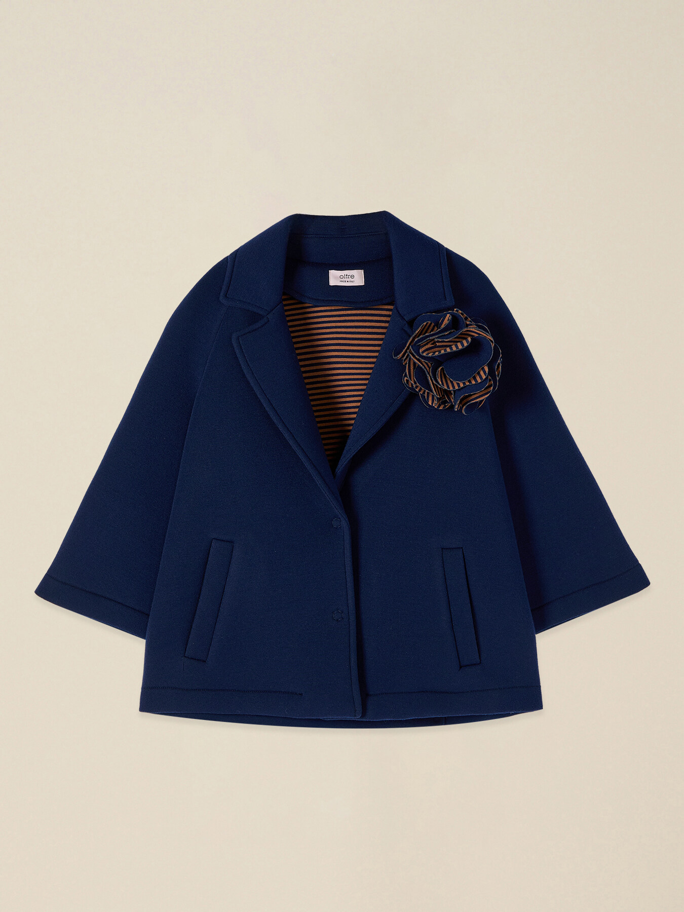 Cape aus Scuba mit Blumenbrosche image number 3