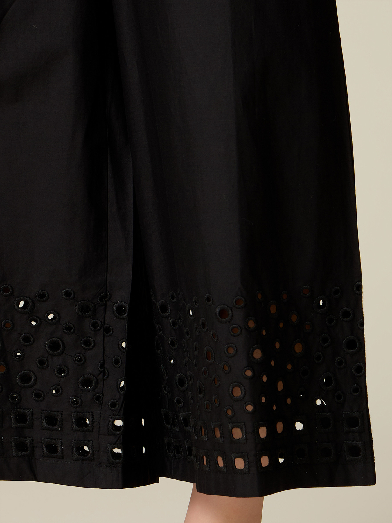 Cropped trousers with embroidery on the hem image number 2
