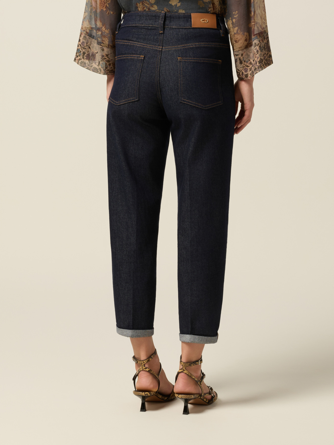 Boyslim-Jeans mit Strasssteinen image number 1