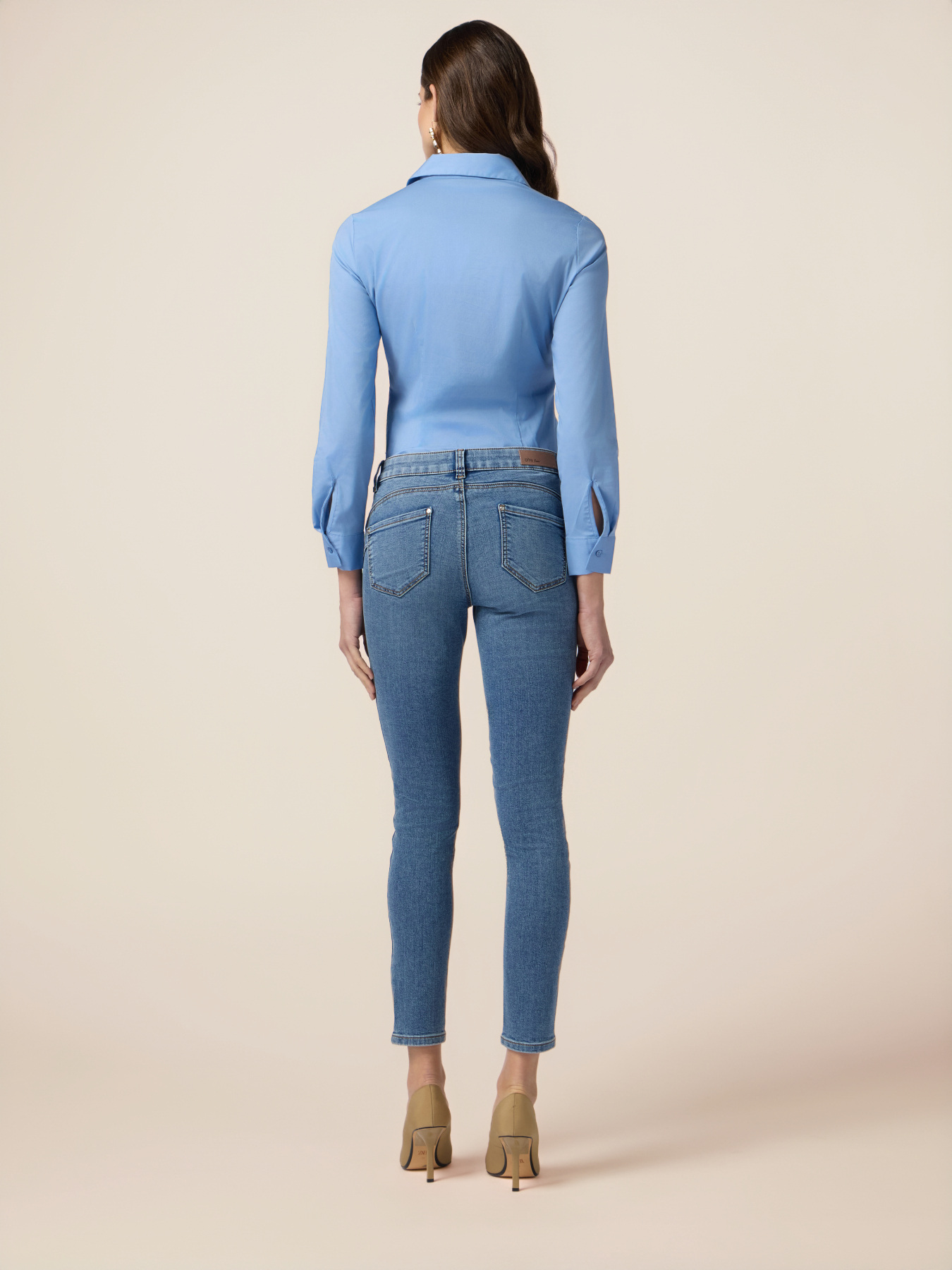 Skinny jeans with jewel button image number 1