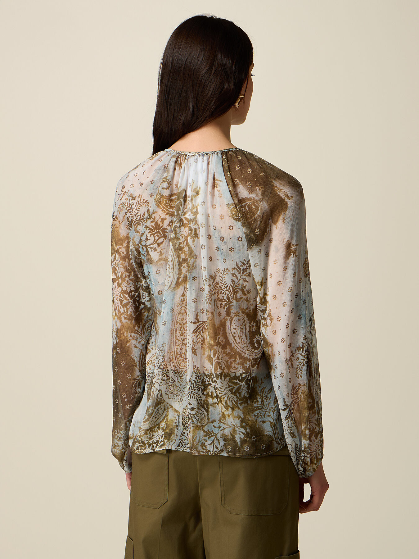 Blusa estampada con mangas largas image number 1
