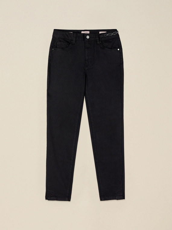 Pantaloni skinny con catena metallica