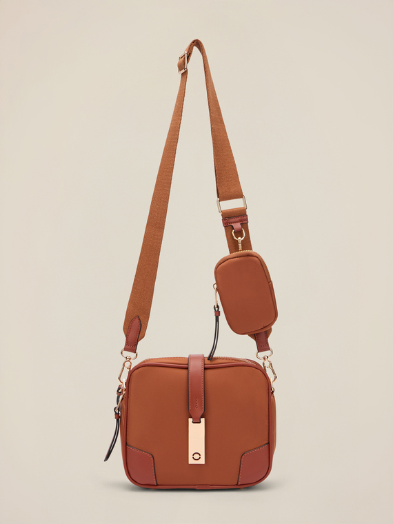 Shoulder bag with metal plate and logo