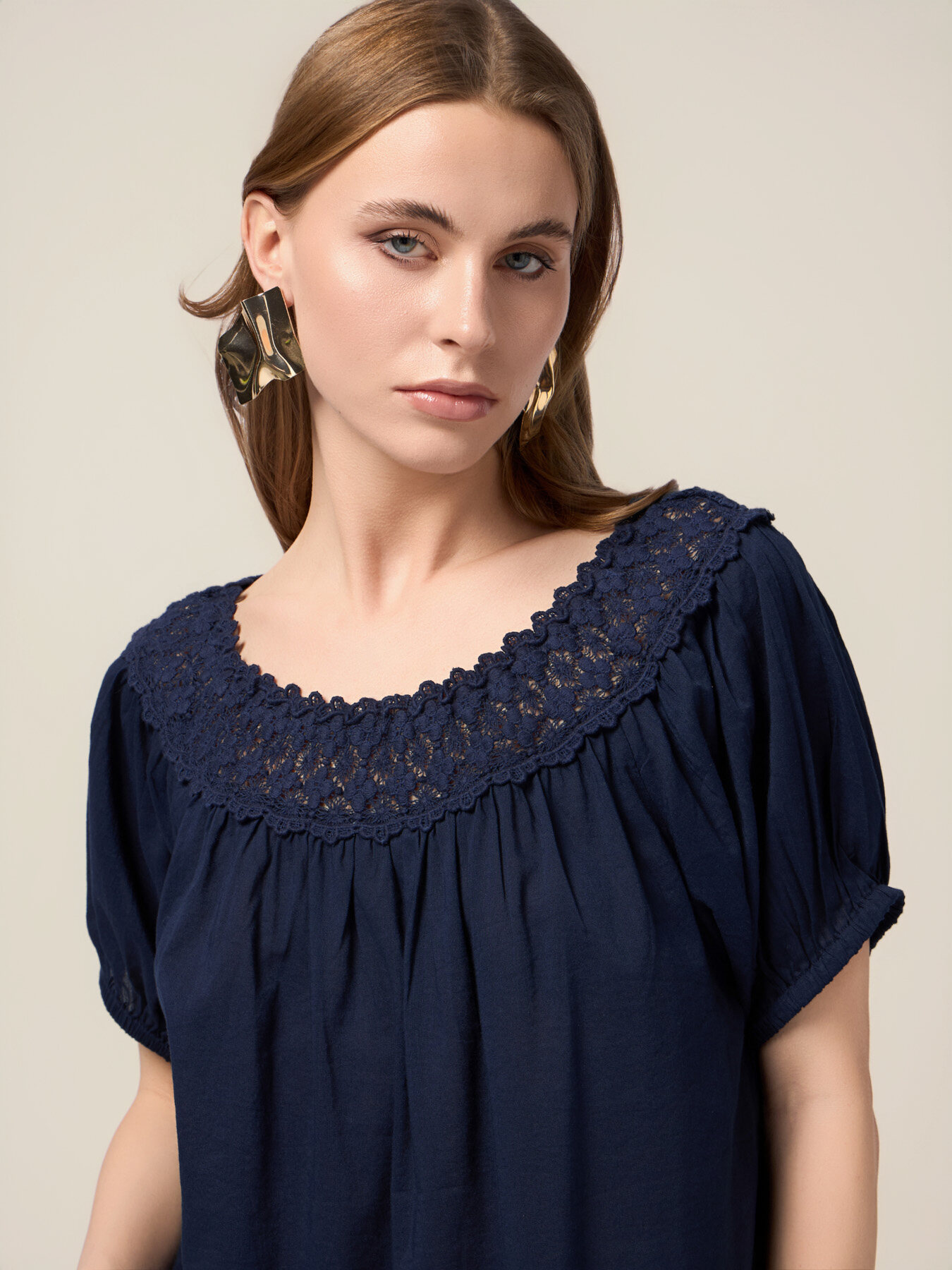 Blusa in mussola con pizzo image number 2