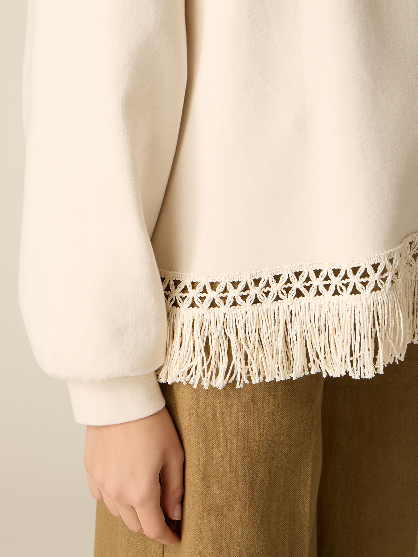 Hooded sweatshirt with fringes image number 2