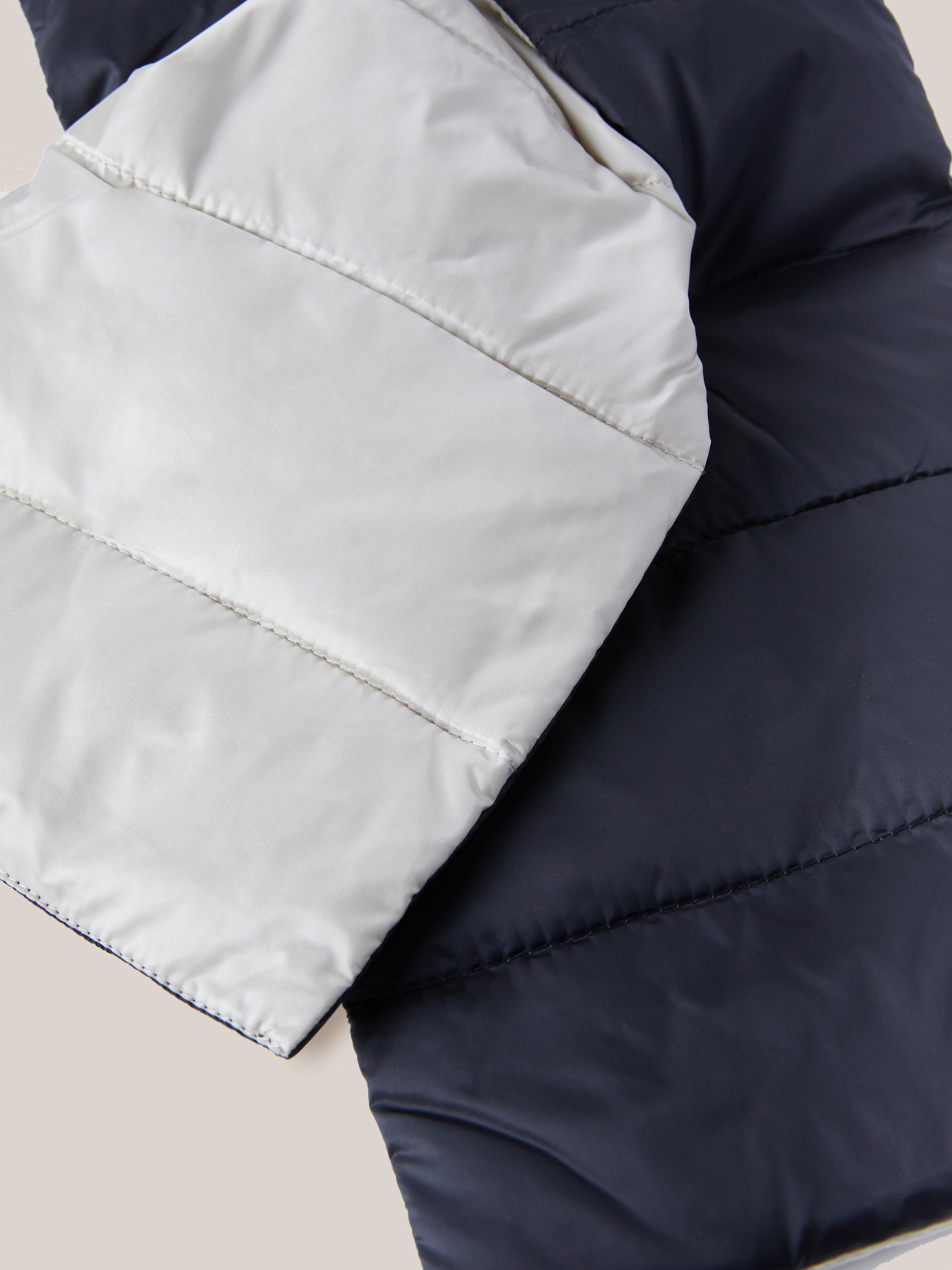 Down scarf image number 1