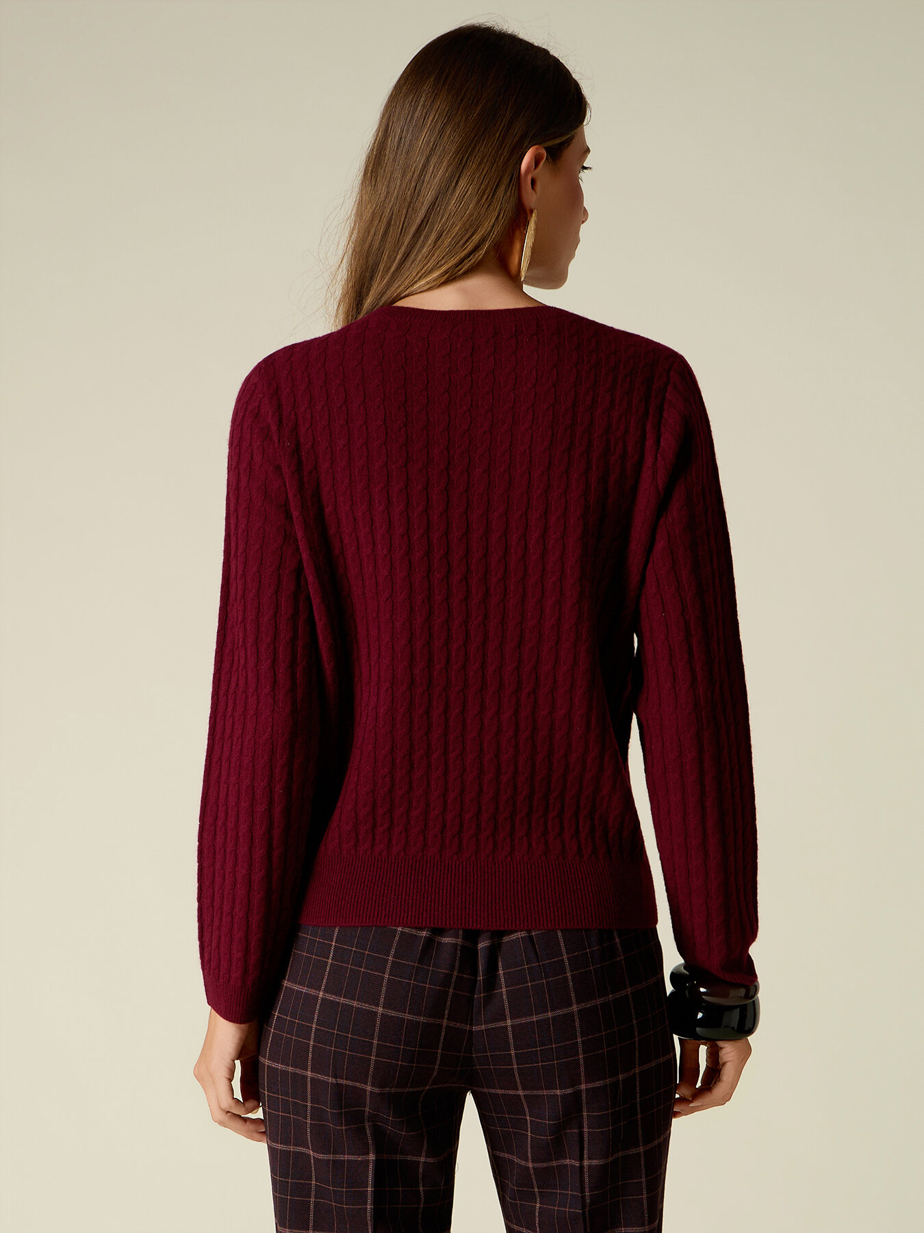 Cable-knit wool and cashmere sweater image number 1