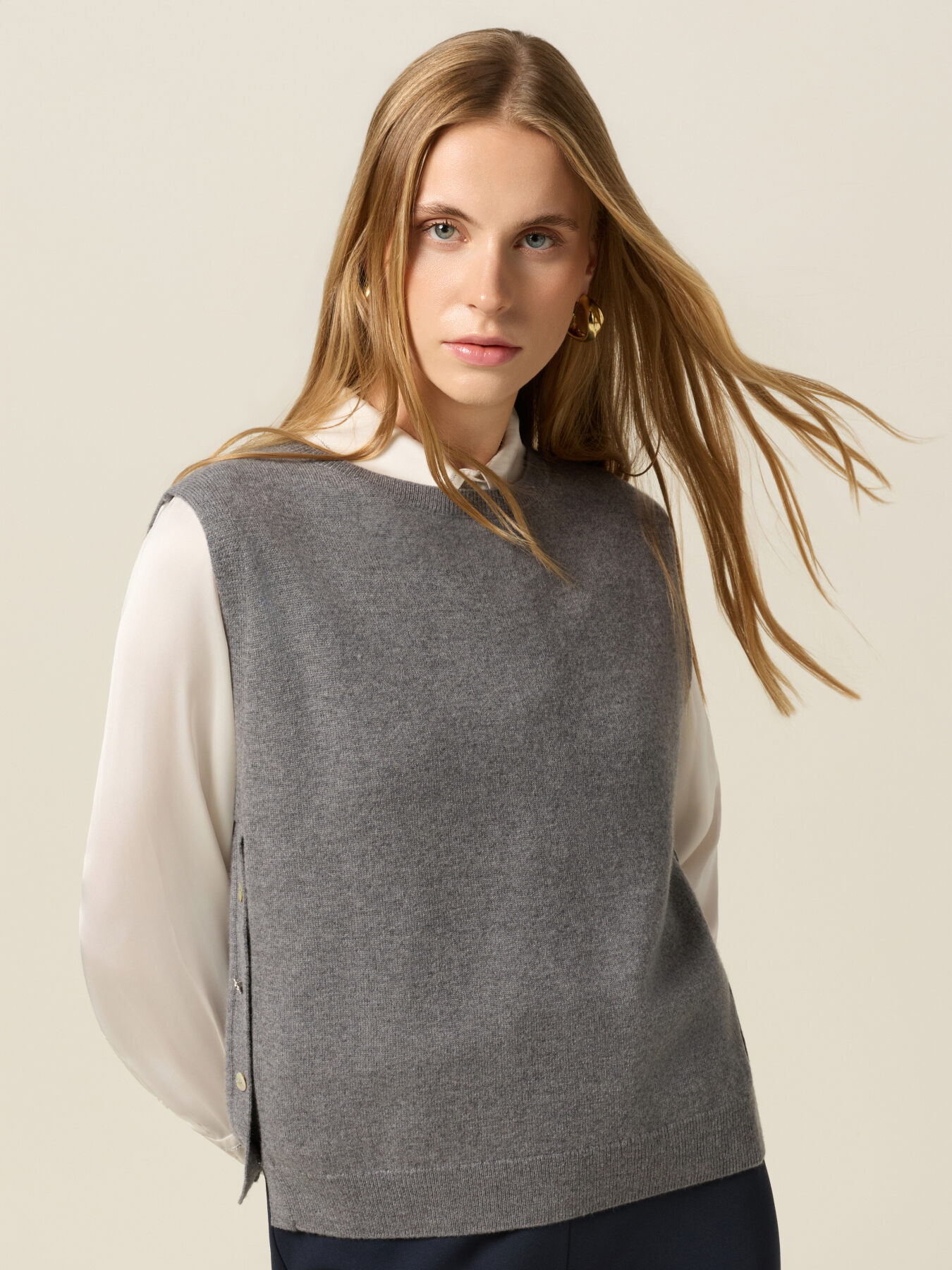Wool and cashmere cardigan with buttons image number 0