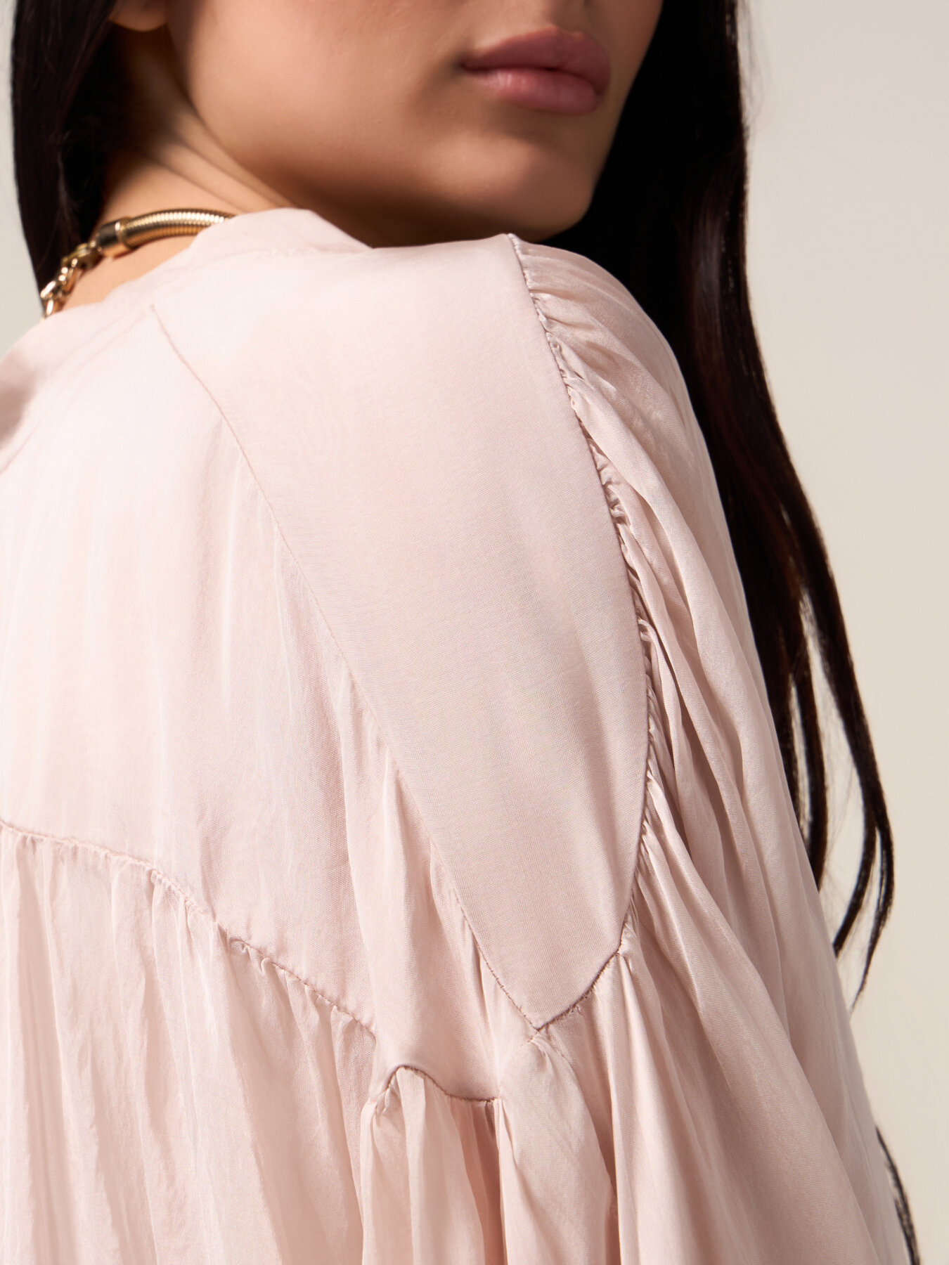 Blusa con capa en voile de mezcla de seda image number 2