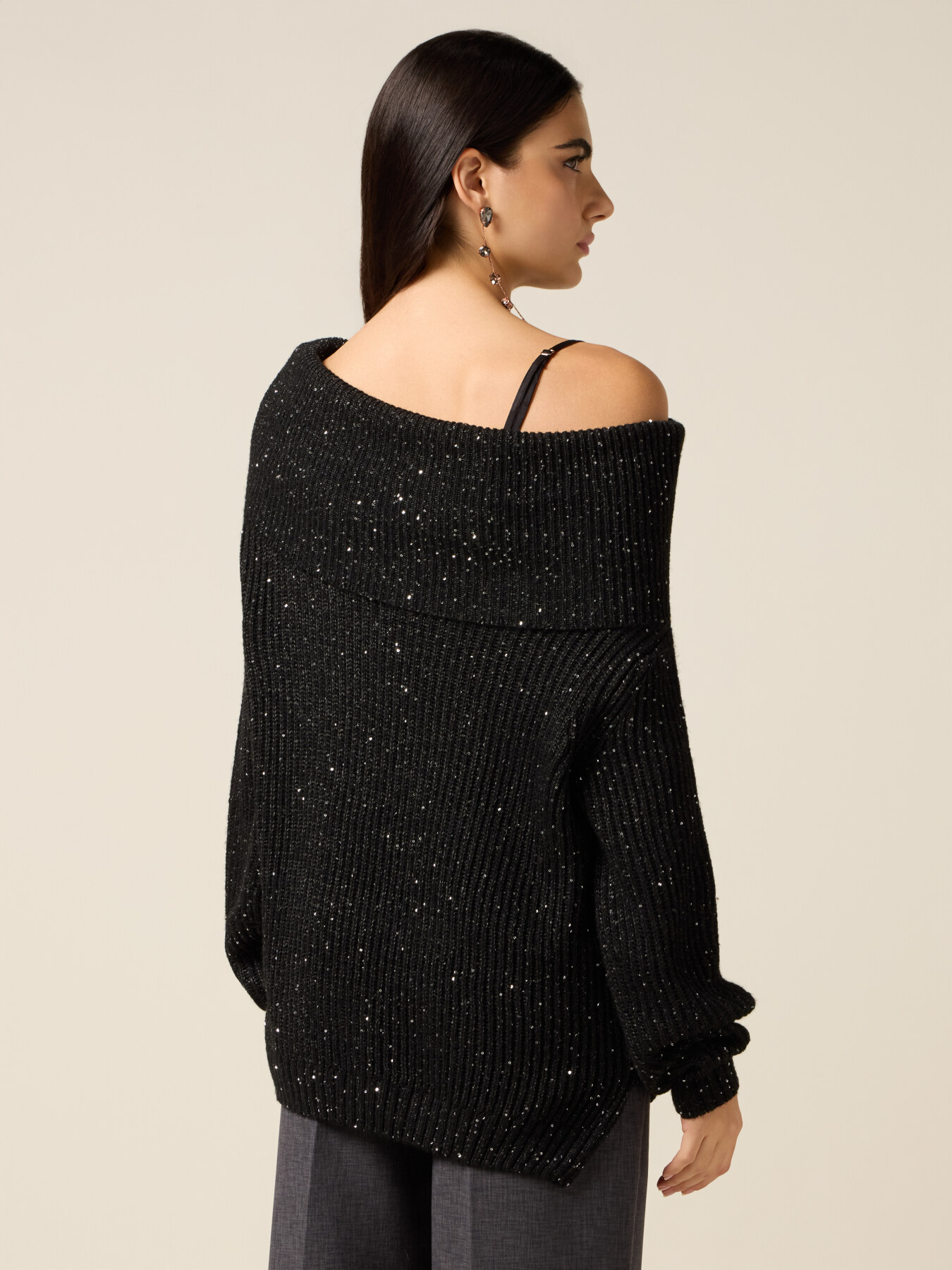 Maglia off shoulders con paillettes image number 1