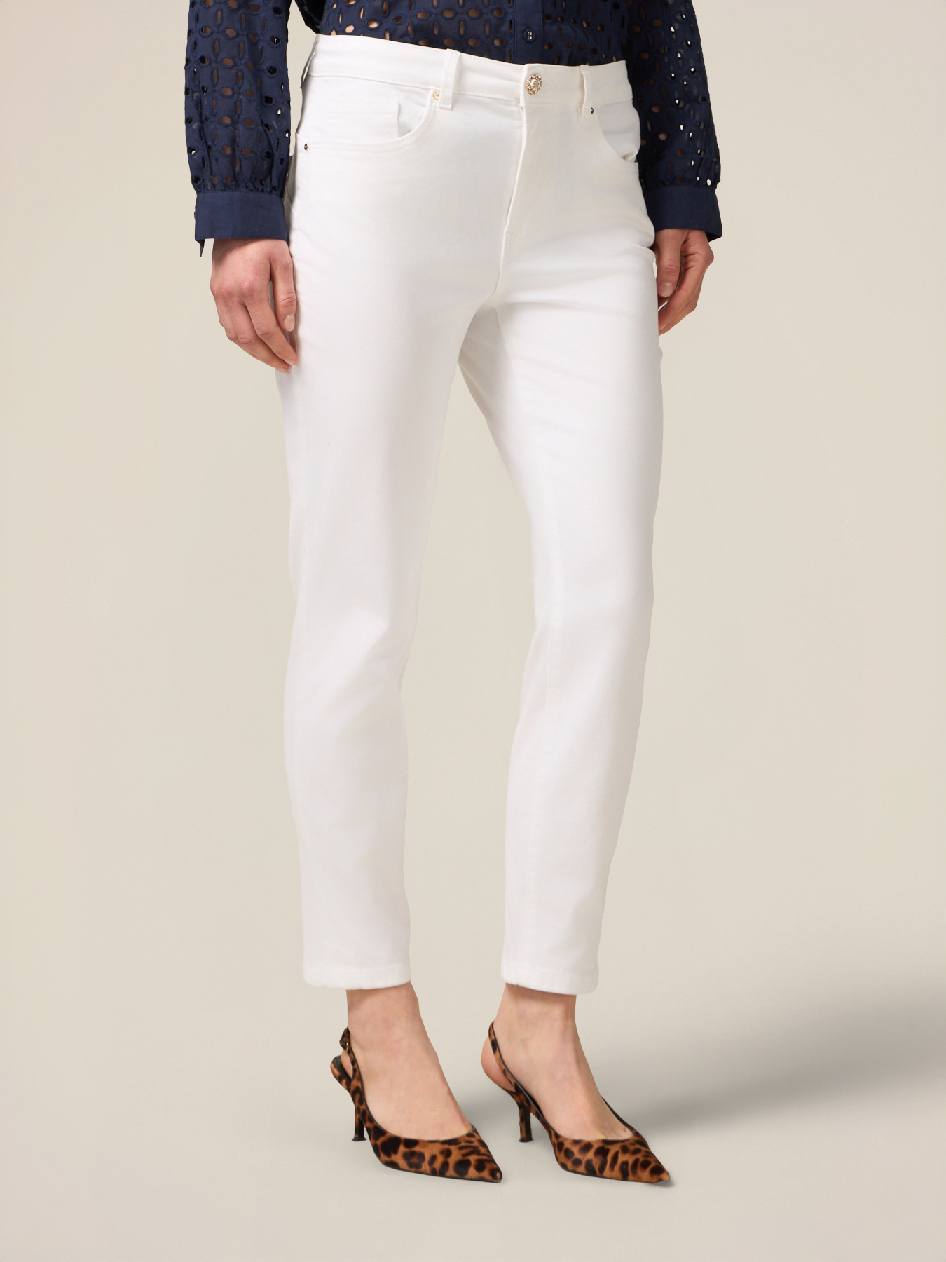 Pantaloni skinny in cotone e tencel con bottone gioiello image number 3