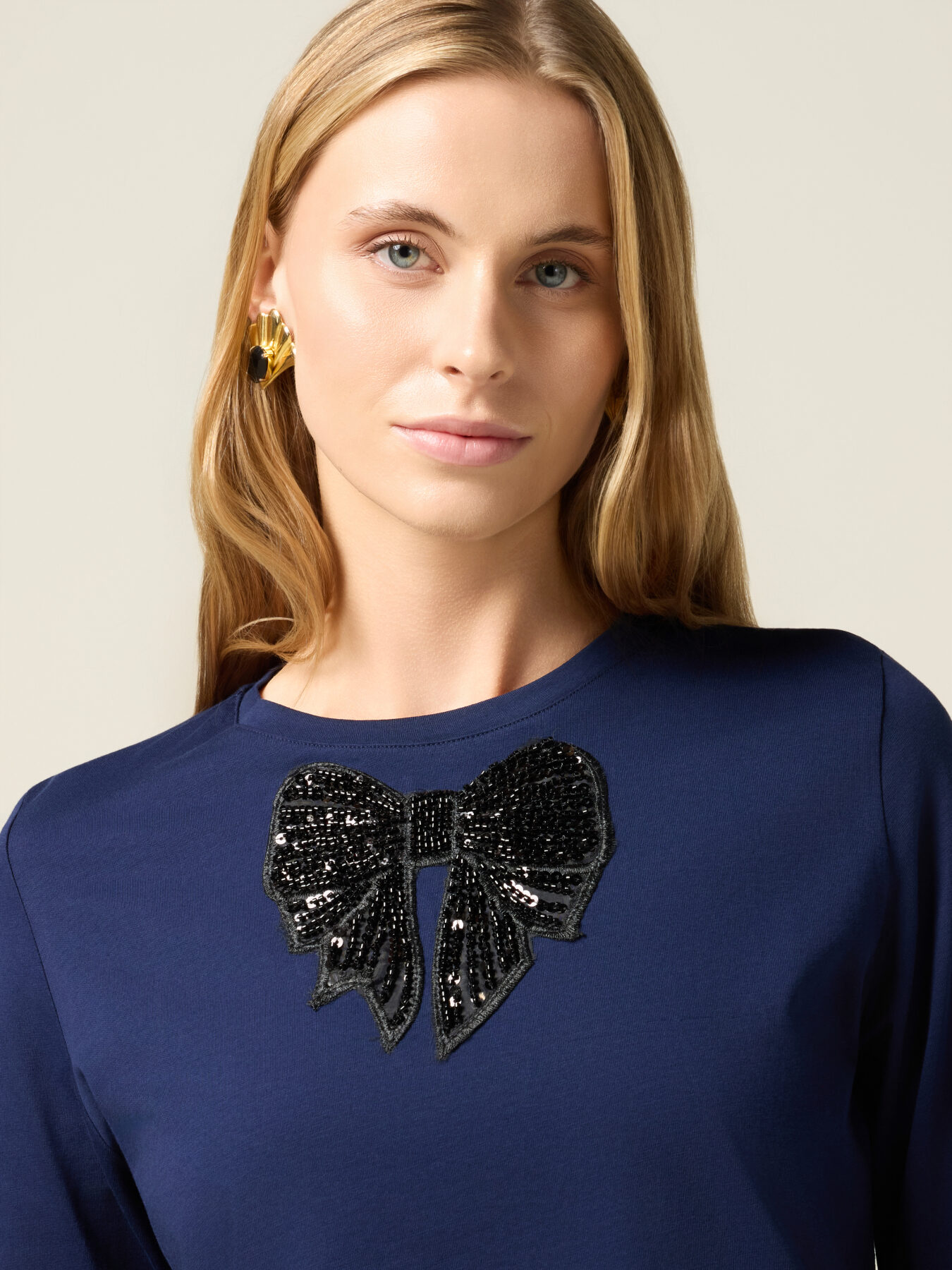 T-shirt con patch in paillettes image number 2