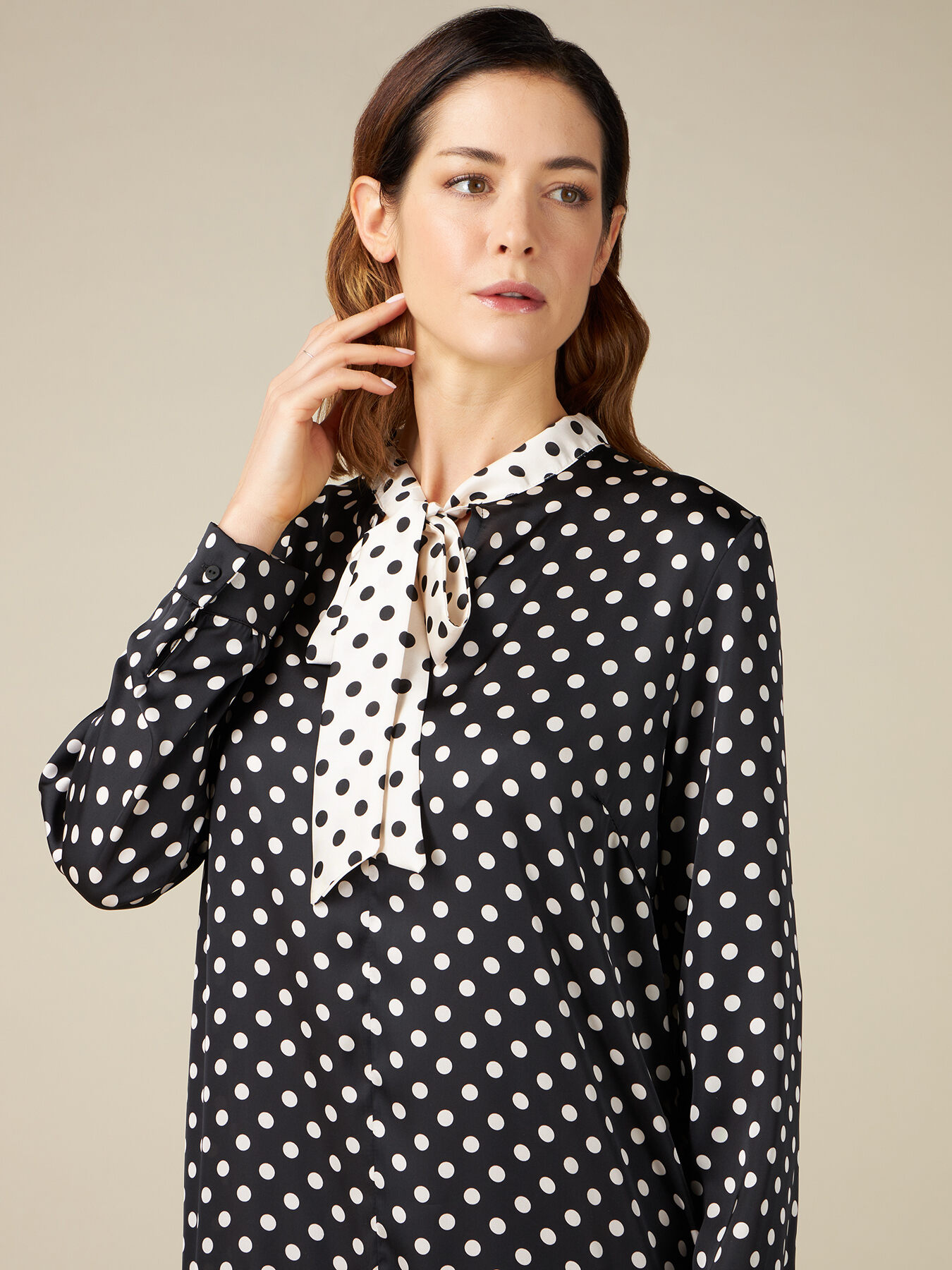 Robe en satin &agrave; pois avec volant image number 2