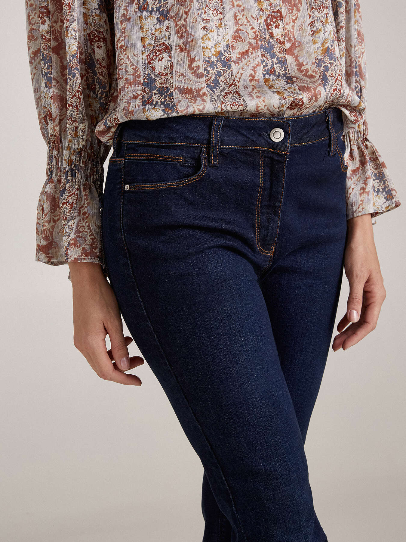 Dark wash Milano model regular jeans image number 2