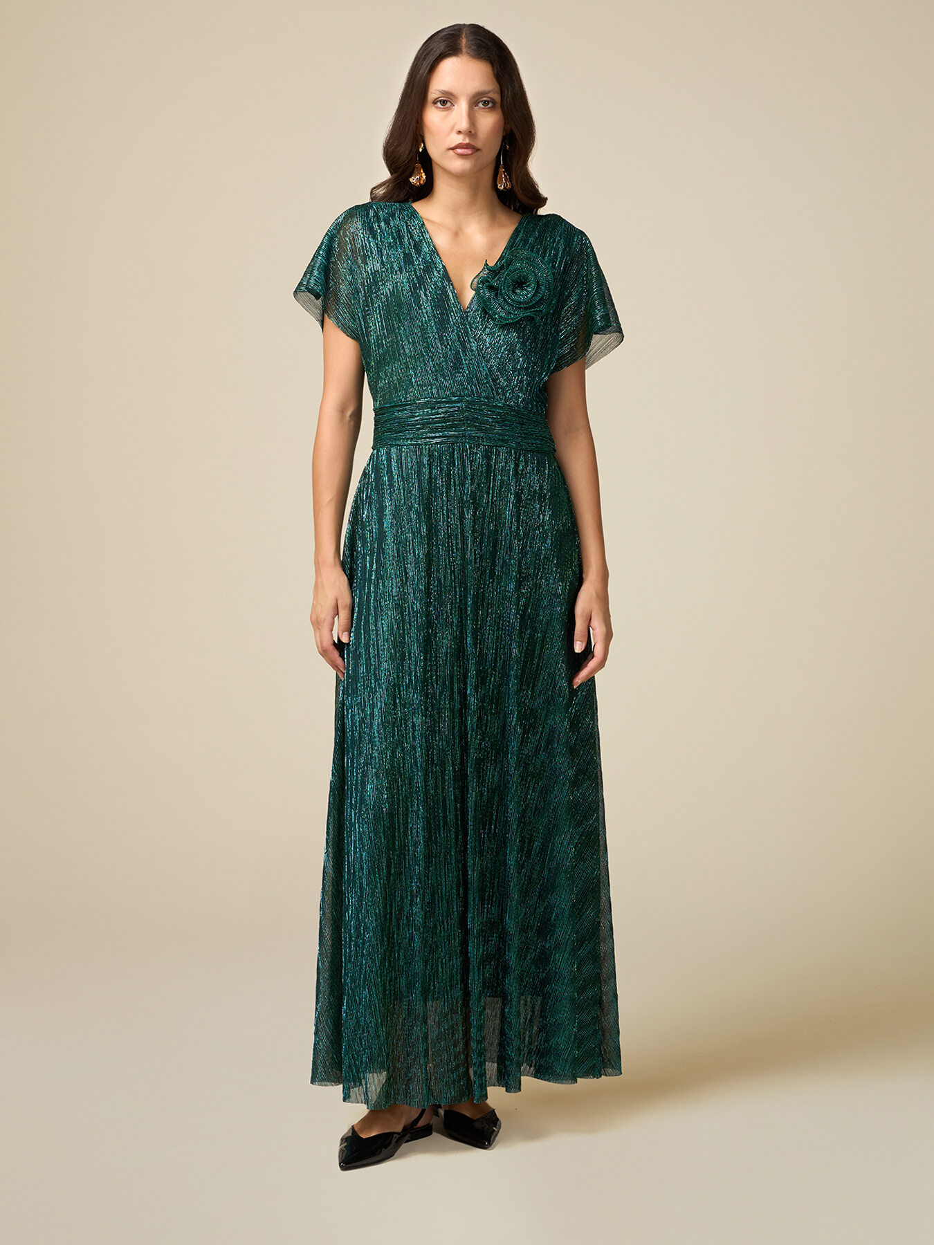 Plissiertes Lurex-Kleid mit Brosche image number 0