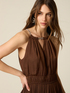 Ausgestelltes Kleid aus Satin mit Schmuckkette image number 2