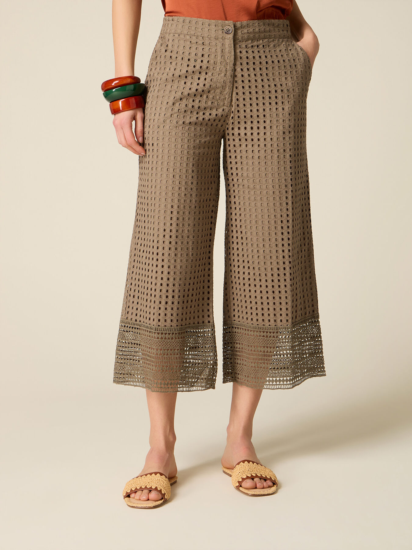 Pantaloni cropped traforati image number 3