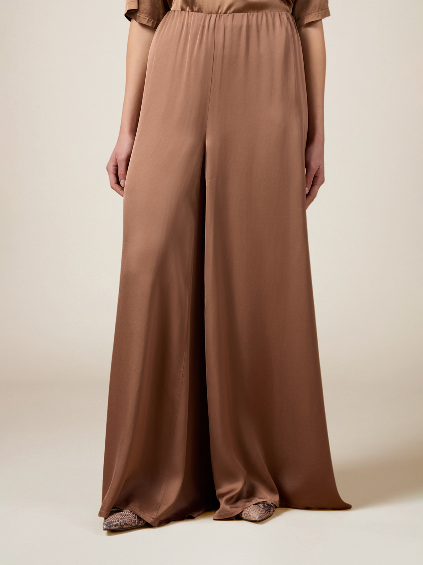 Pantalones palazzo de sat&eacute;n image number 3