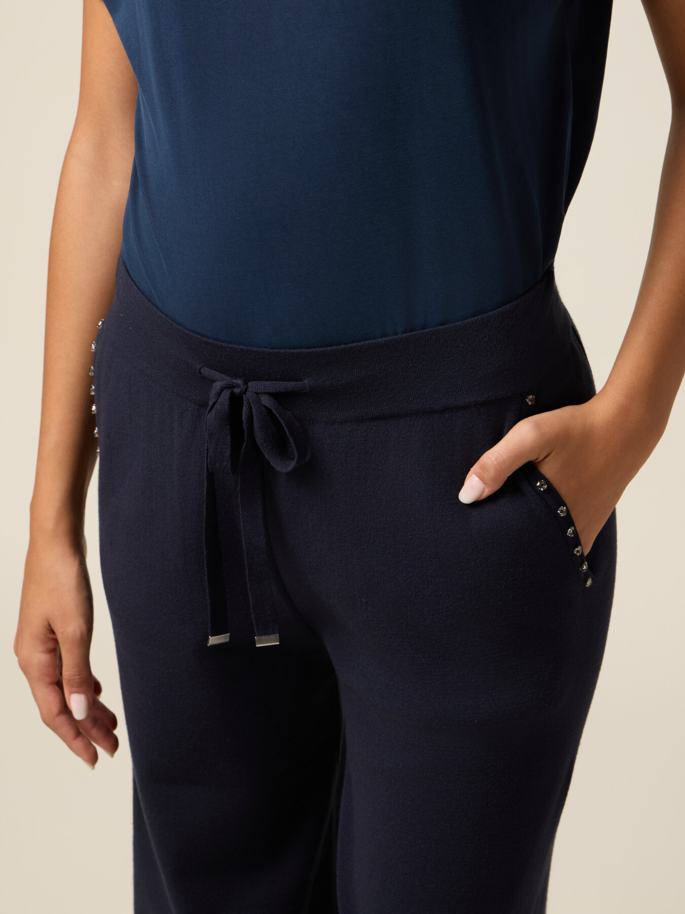 Pantaloni tricotați cu buzunare aplicate image number 2