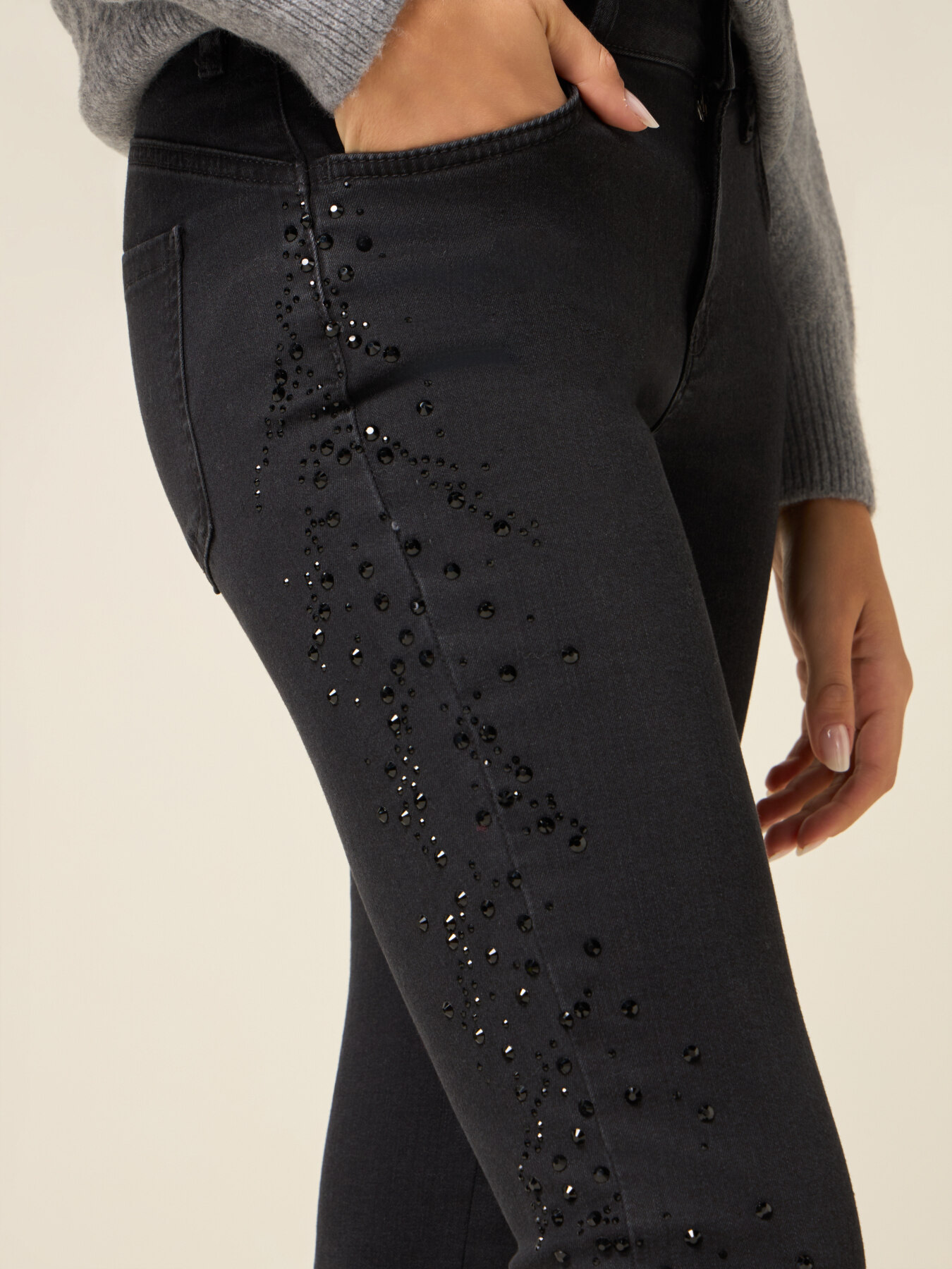 Black jeans with crystals image number 2