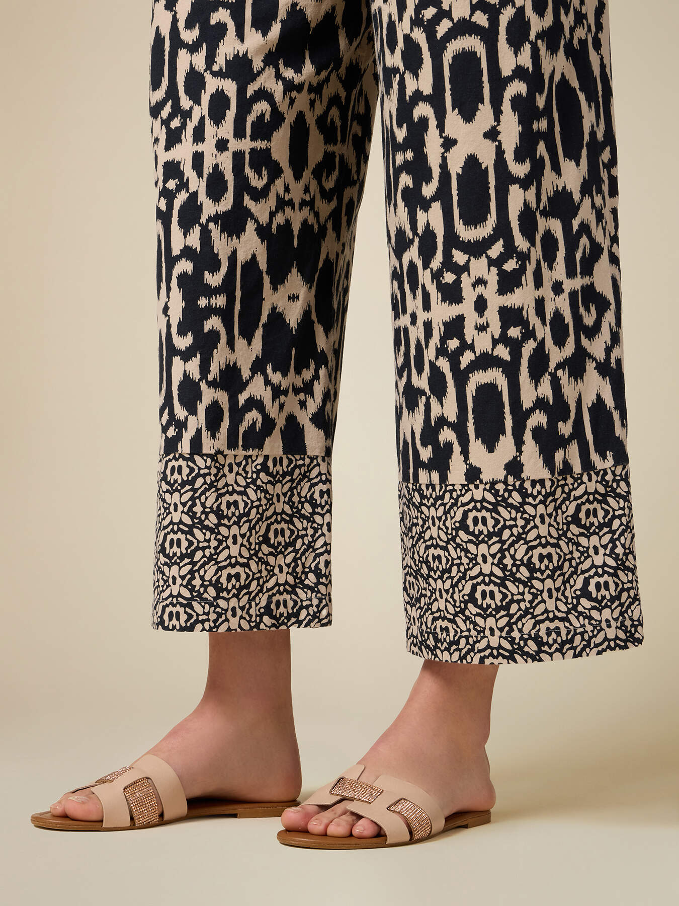 Pantalones wide leg cropped estampado image number 2