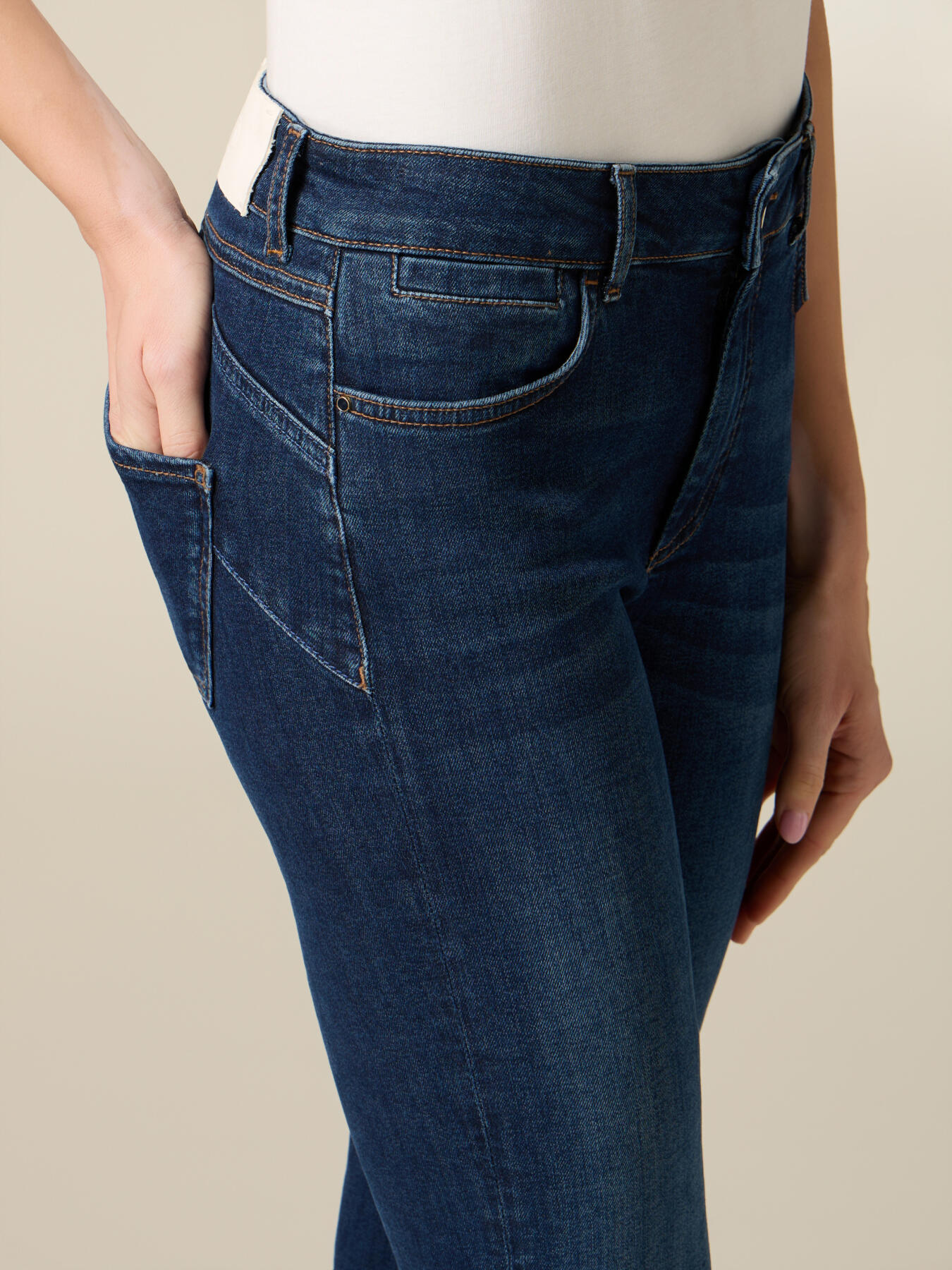 Cropped jeans image number 2