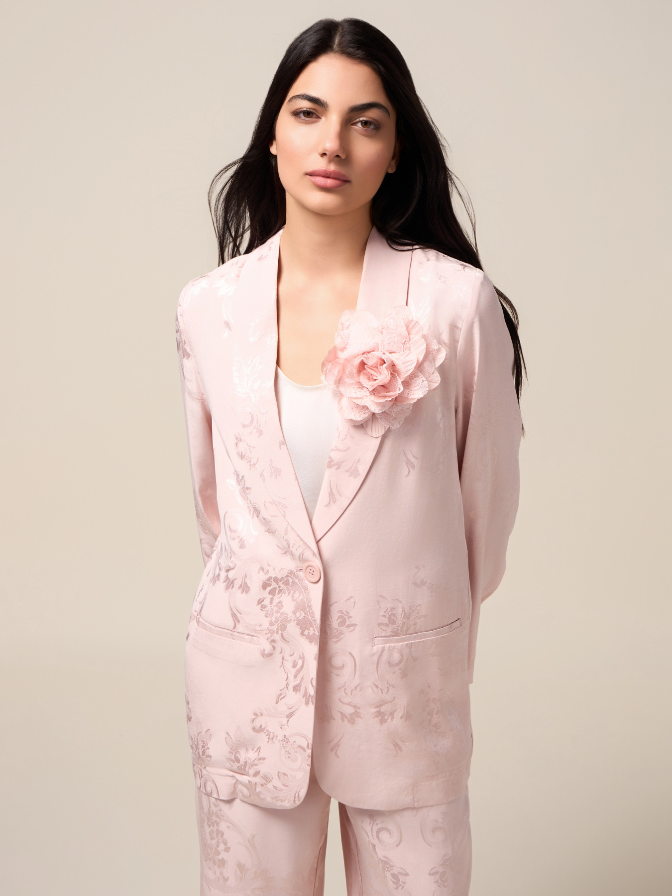 Blazer jacquard con spilla image number 0