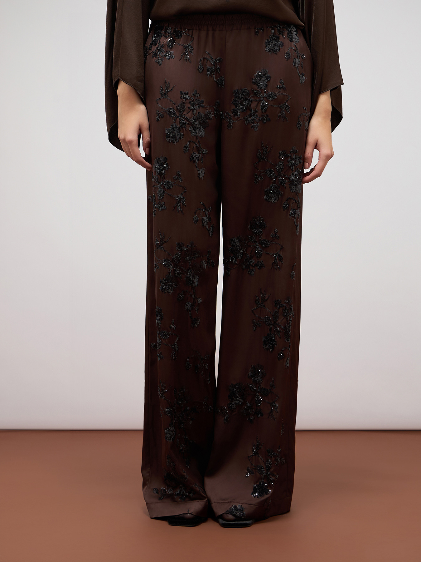 Pantaloni in raso con ricamo in paillettes image number 3