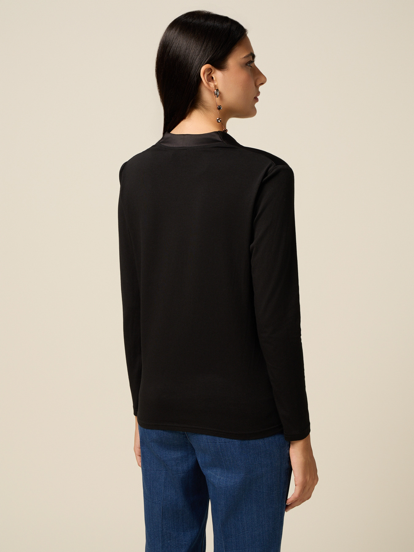 Two-material V-neck T-shirt image number 1