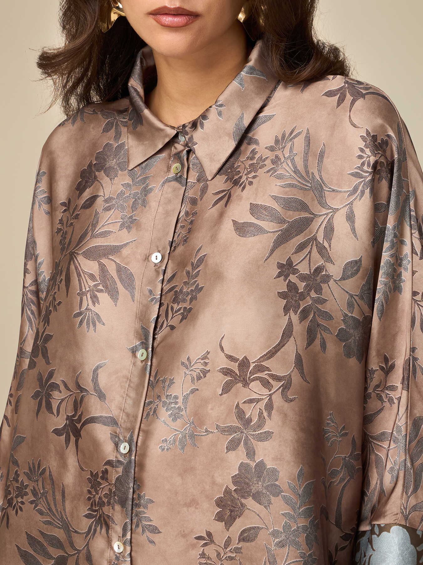 Patterned satin shirt image number 2