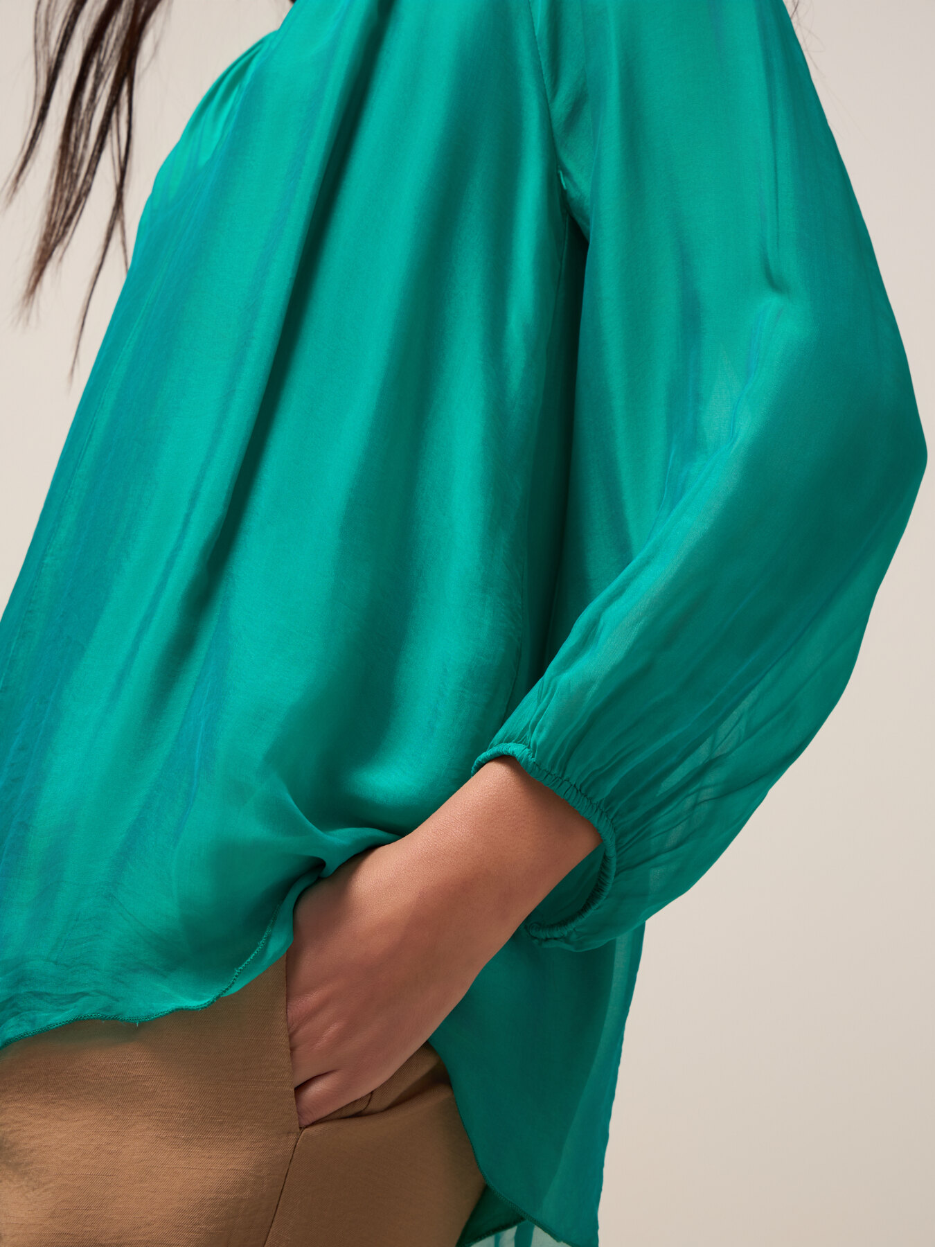 Blusa fluida mezcla de seda image number 2