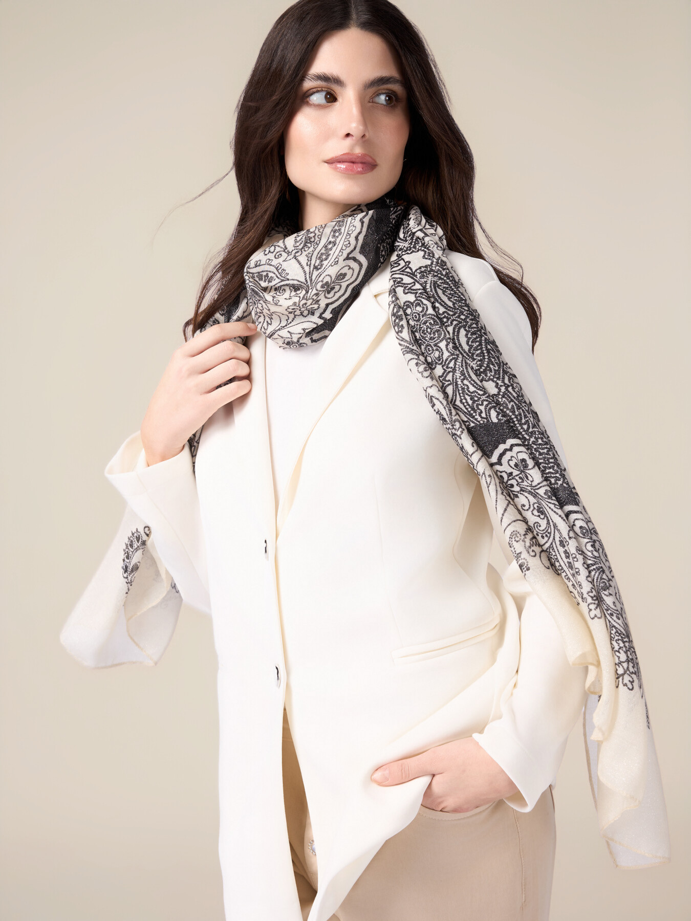 Viskose-Schal mit Lurex und Damastmuster image number 0