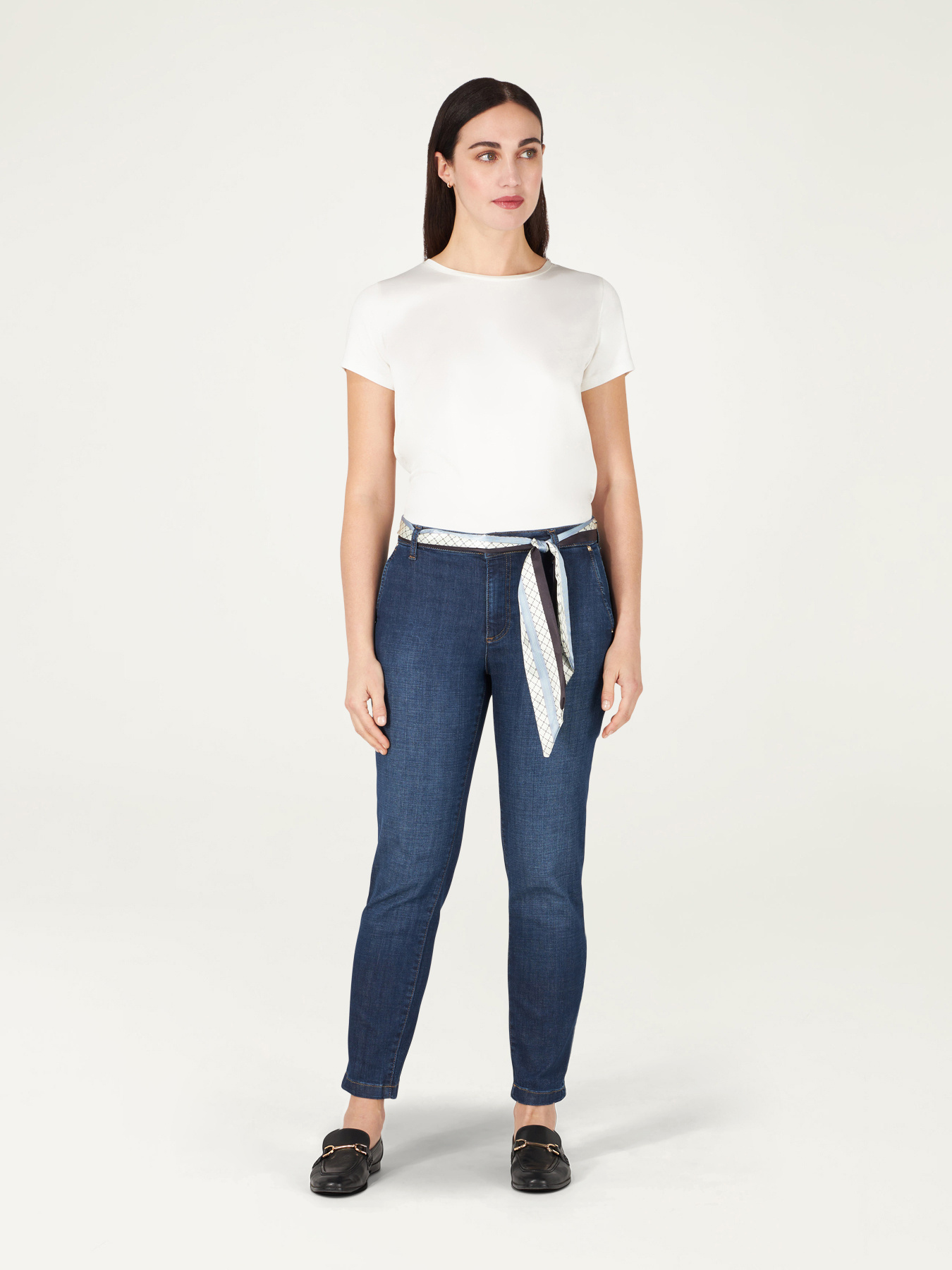 Vaqueros chinos Madrid con fular image number 3