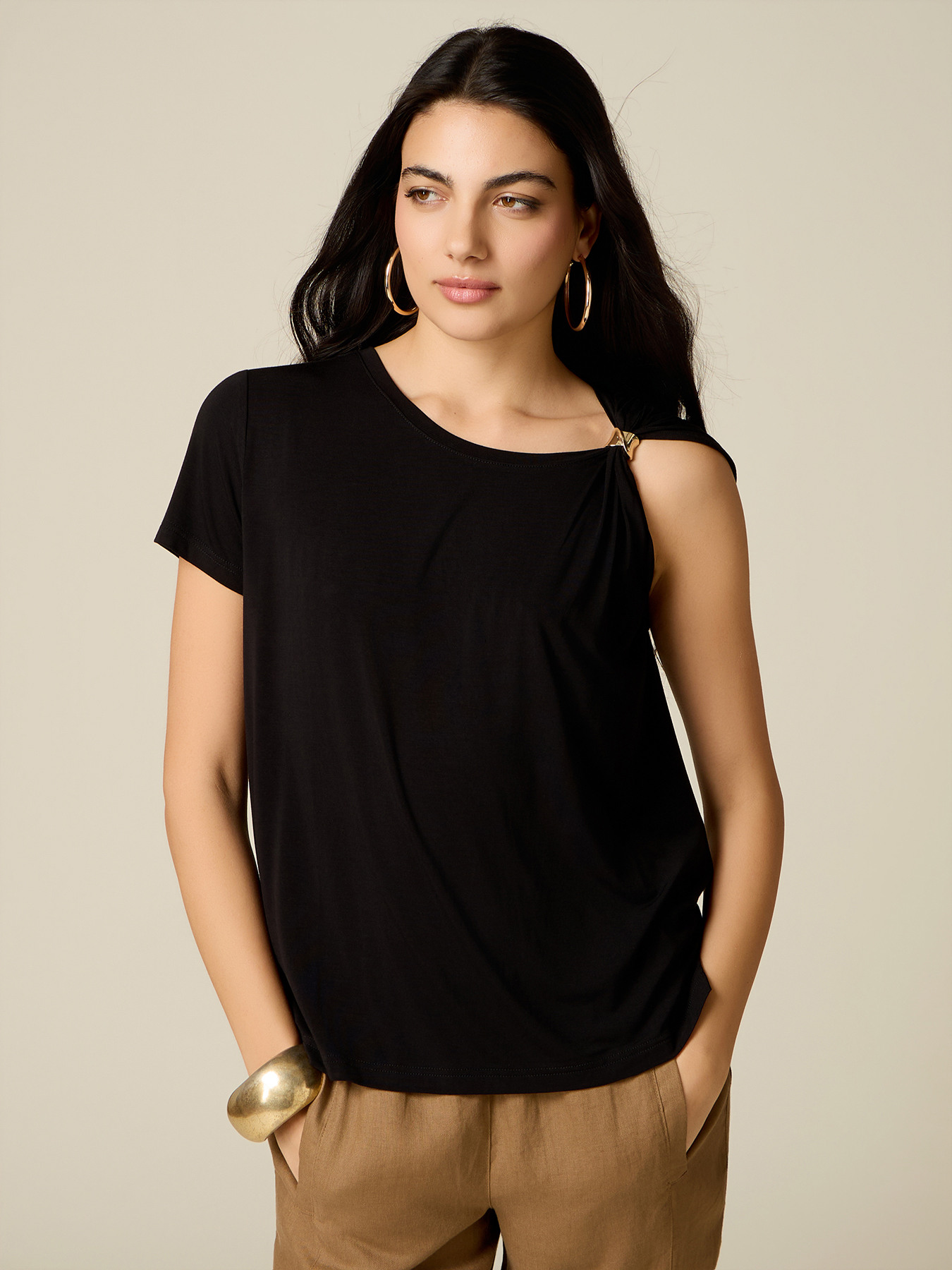 One-shoulder T-shirt with metal accessory image number 0