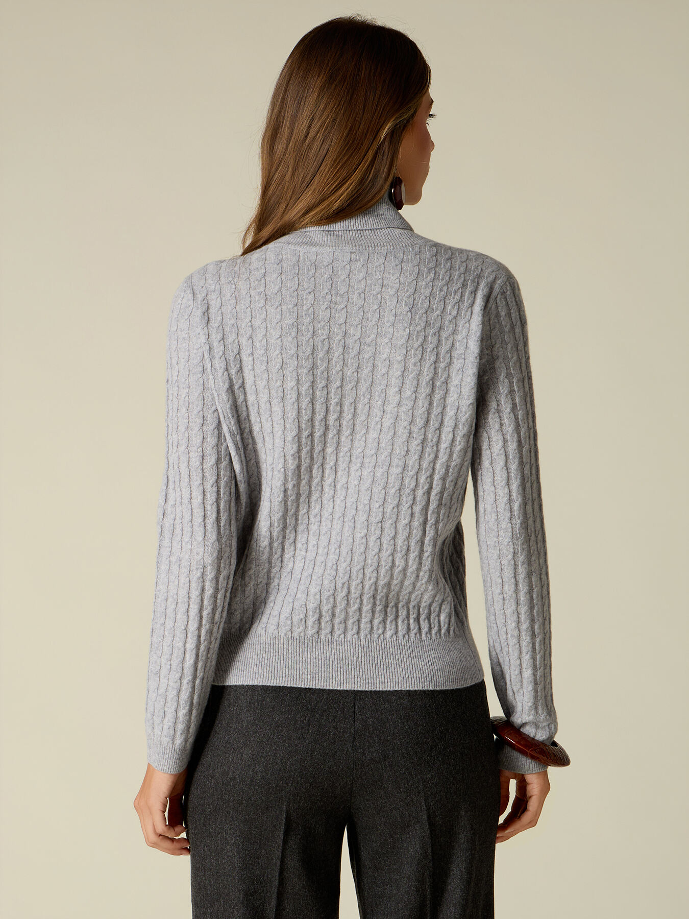 Rollkragenpullover aus Woll-/Kaschmirmischung mit Zopfmuster image number 1