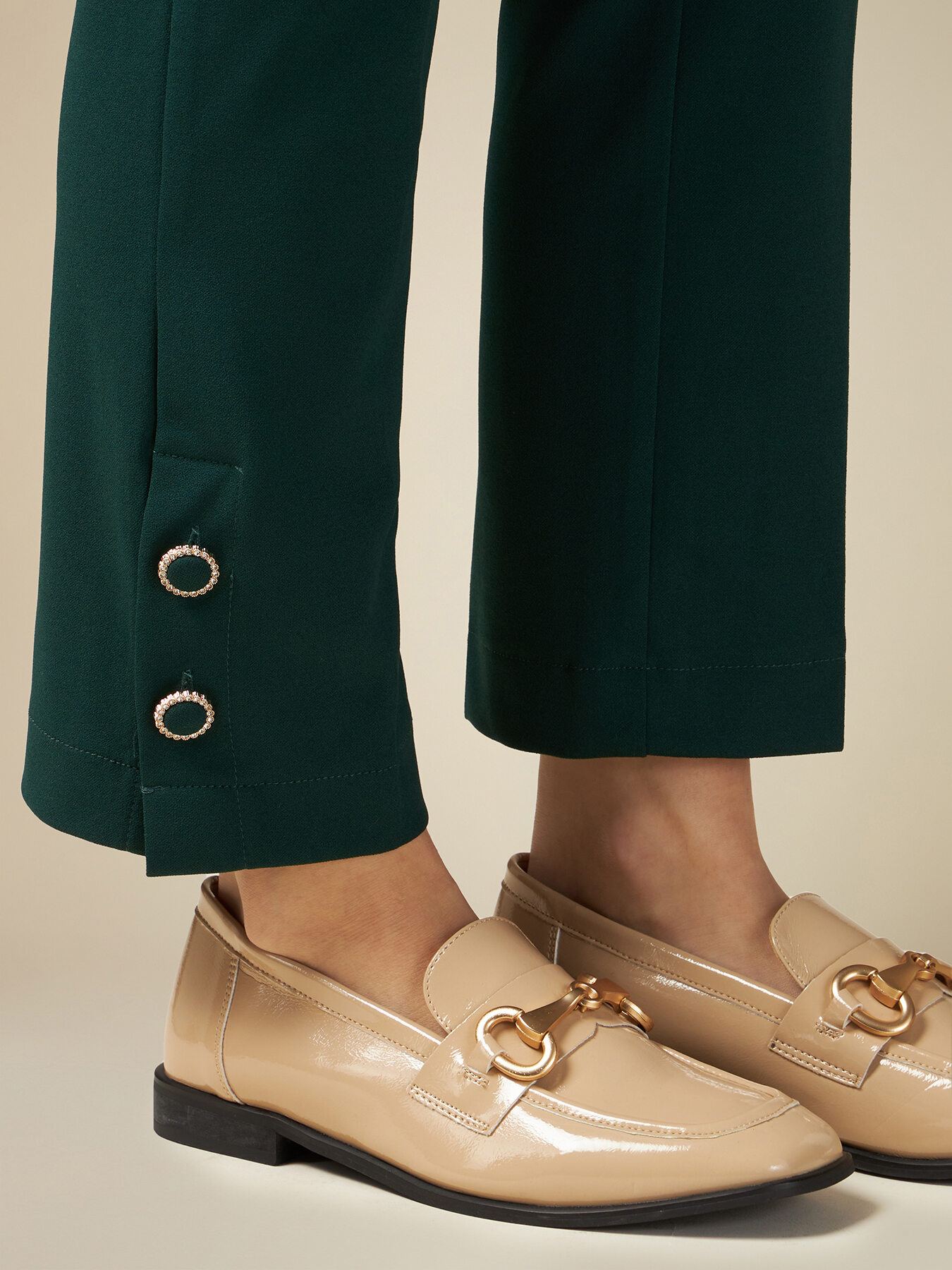 Pantaloni a sigaretta con bottoni gioiello image number 2