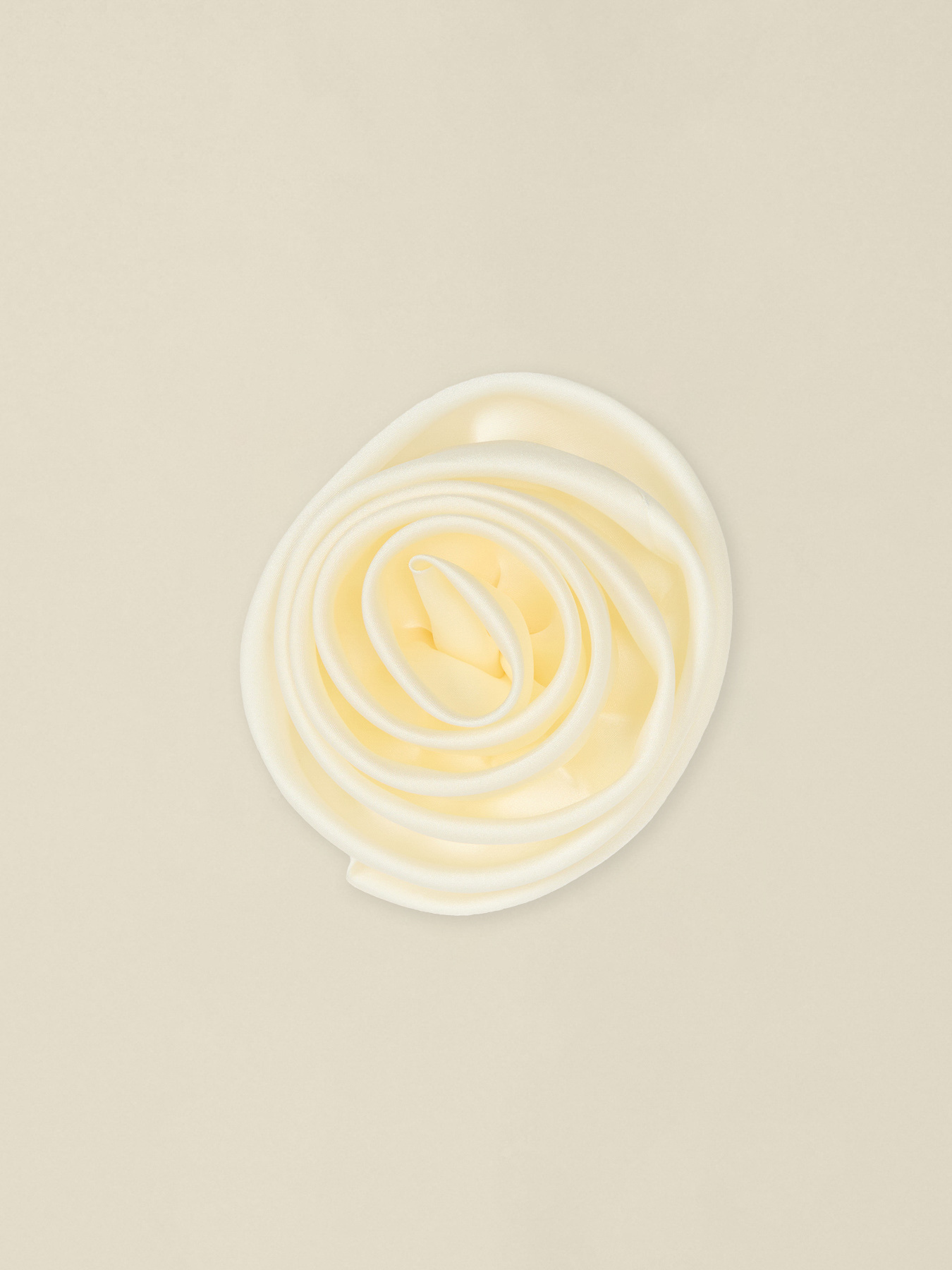 Flower brooch image number 1