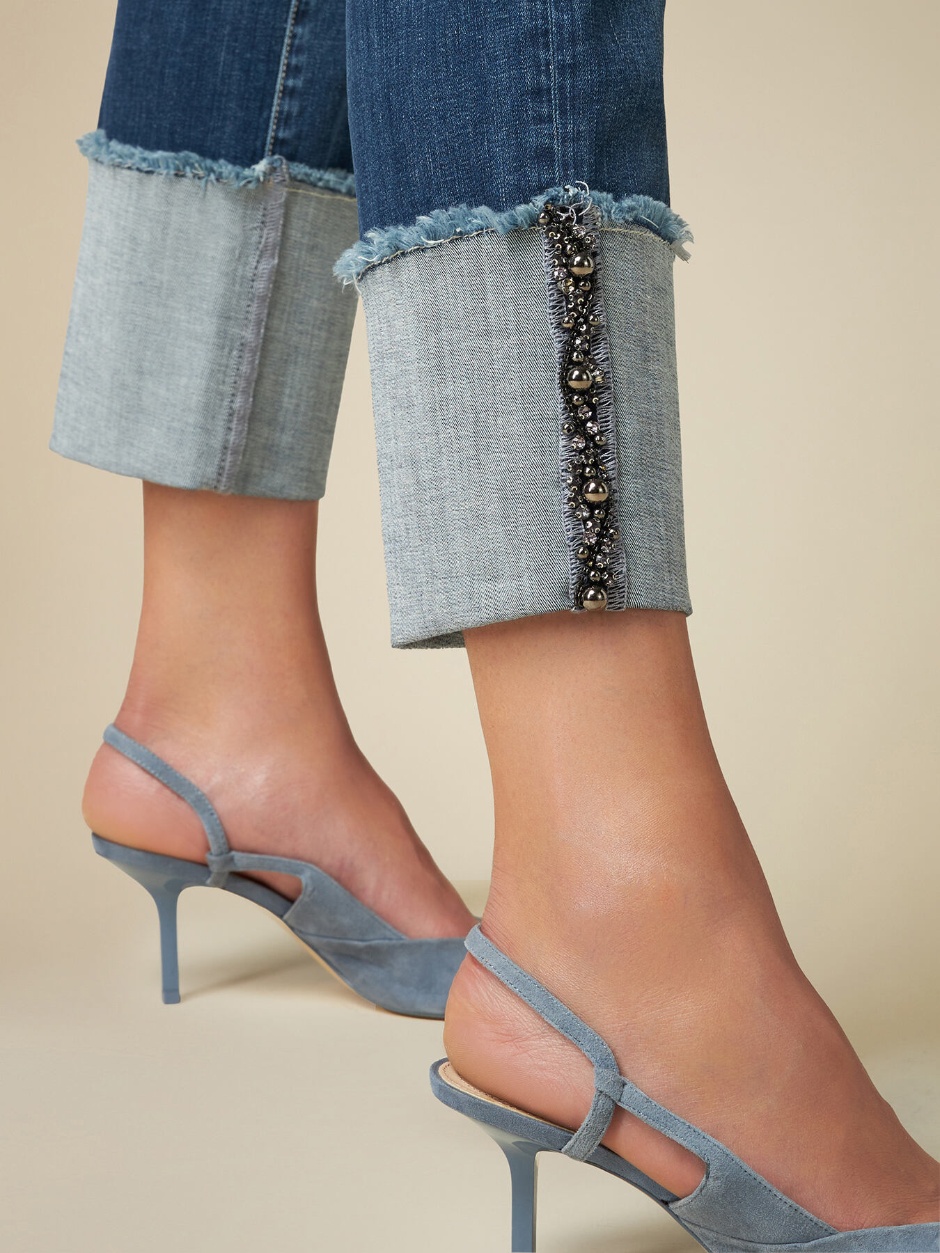 Vaqueros cropped eco-friendly bajo vuelto y bordado joya image number 2