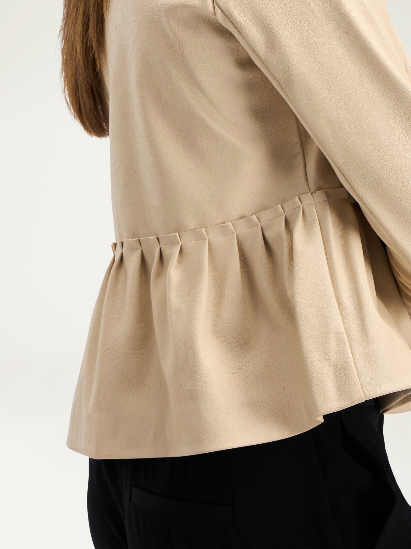 Chaqueta peplum efecto piel image number 2